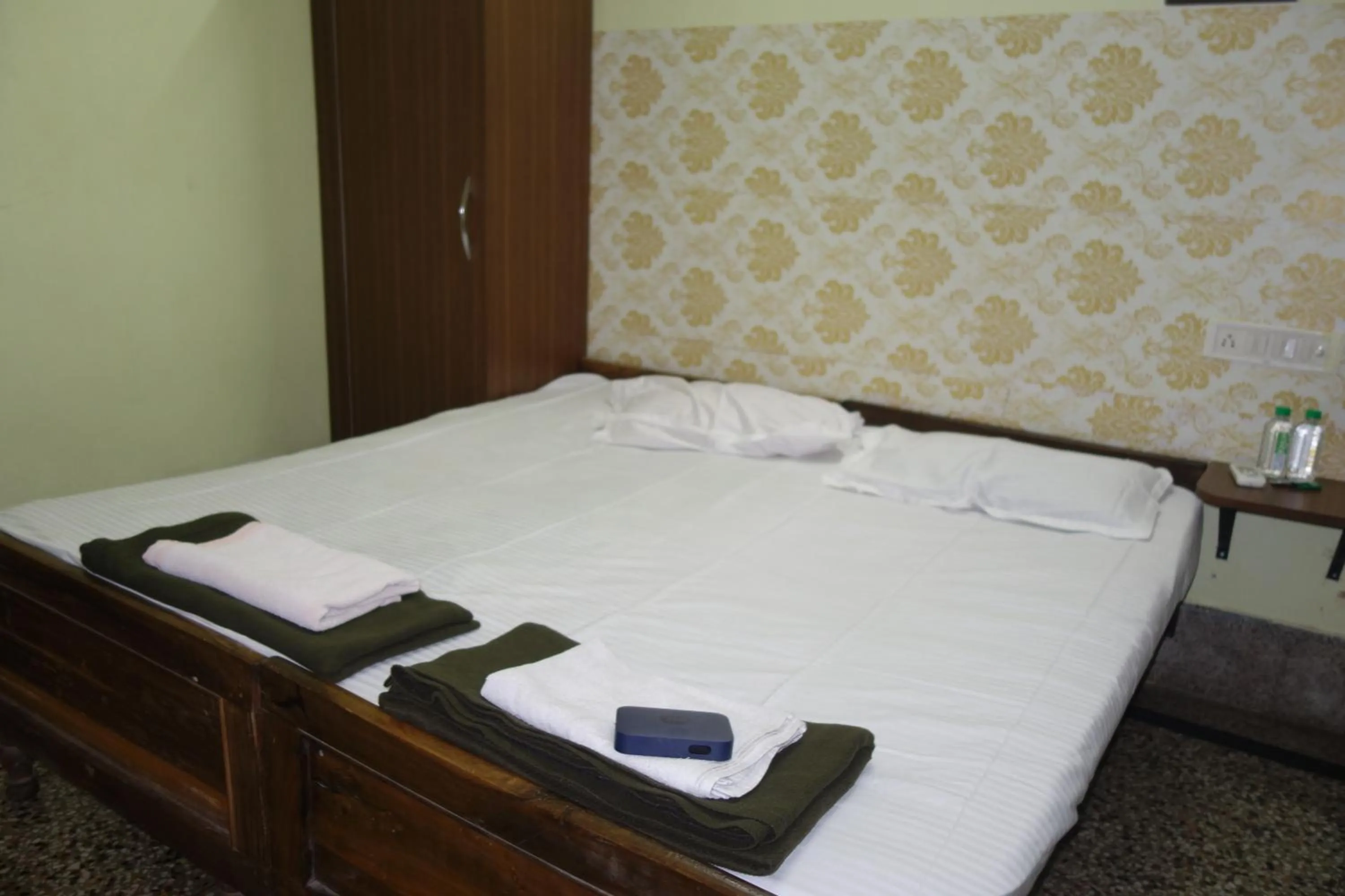 Bedroom, Bed in Hotel HCB (Hemo Chandra Bhawan)