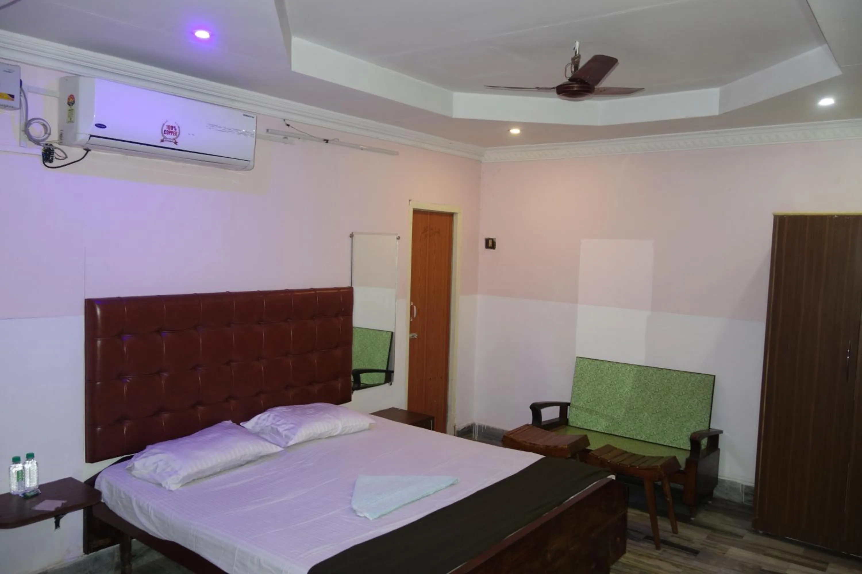 Bedroom, Bed in Hotel HCB (Hemo Chandra Bhawan)