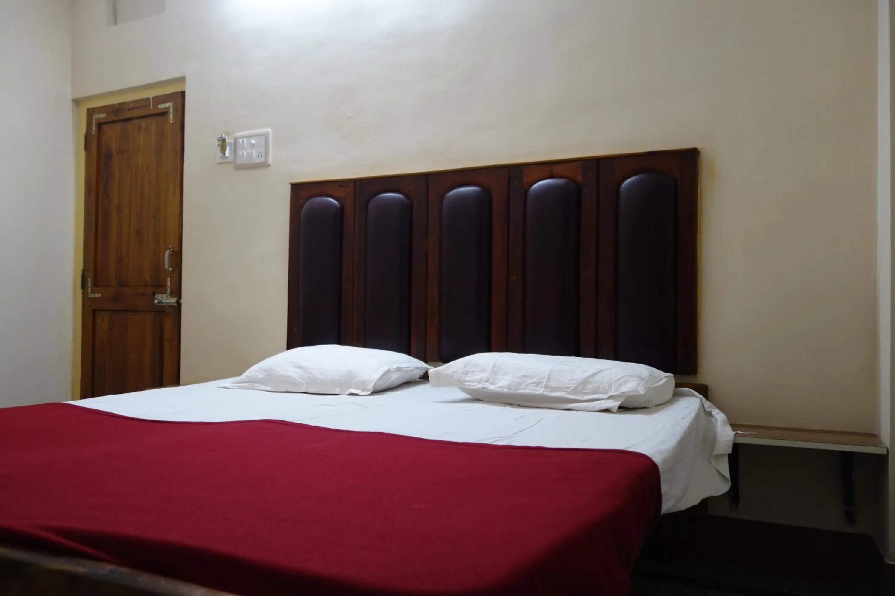 Bedroom, Bed in Hotel HCB (Hemo Chandra Bhawan)