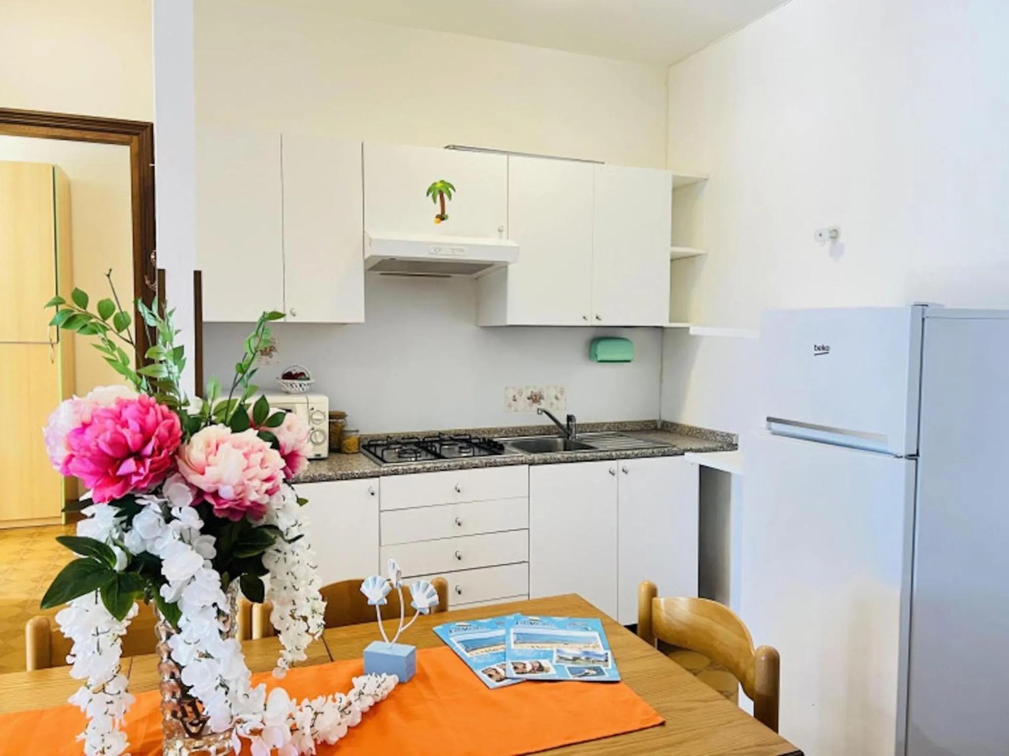 kitchen in Spacious apartment with large balcony