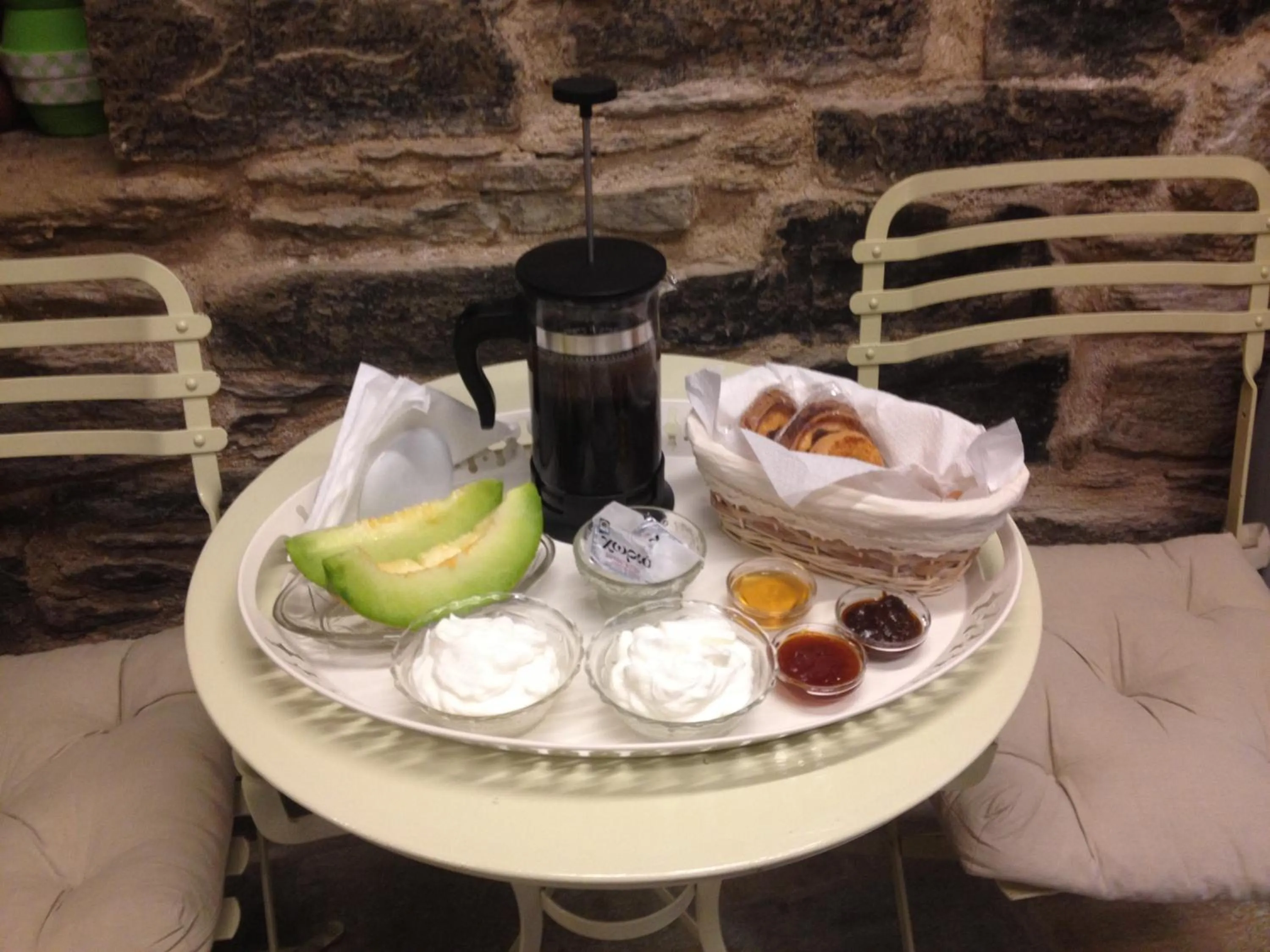 Area and facilities in Crossroads Inn Traditional Lodging