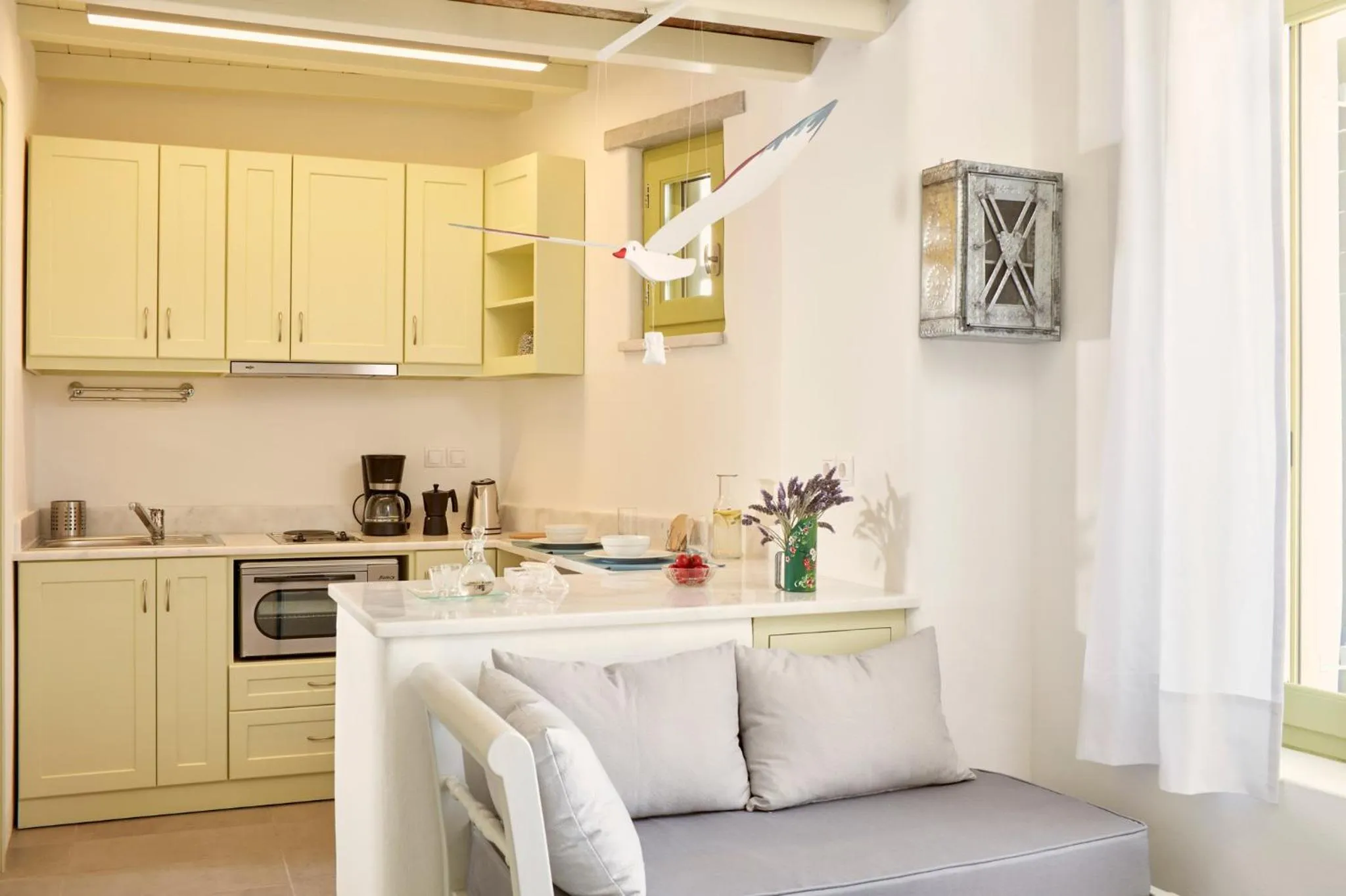 Coffee/tea facilities in Crossroads Inn Traditional Lodging