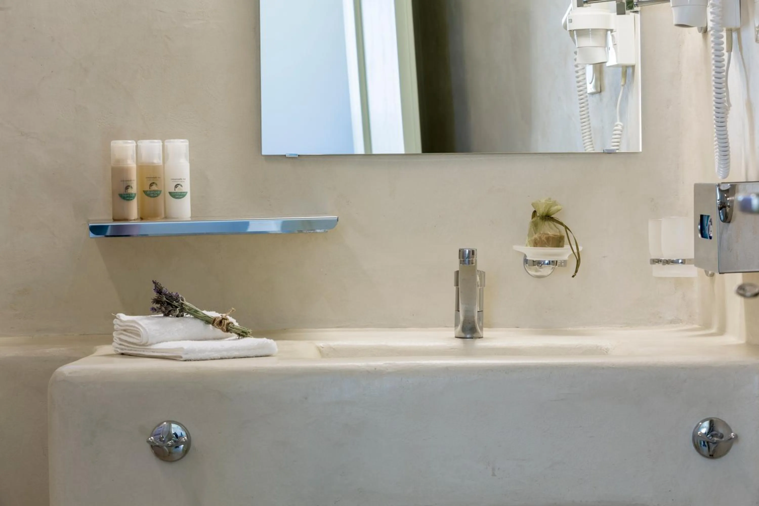 Toilet in Crossroads Inn Traditional Lodging