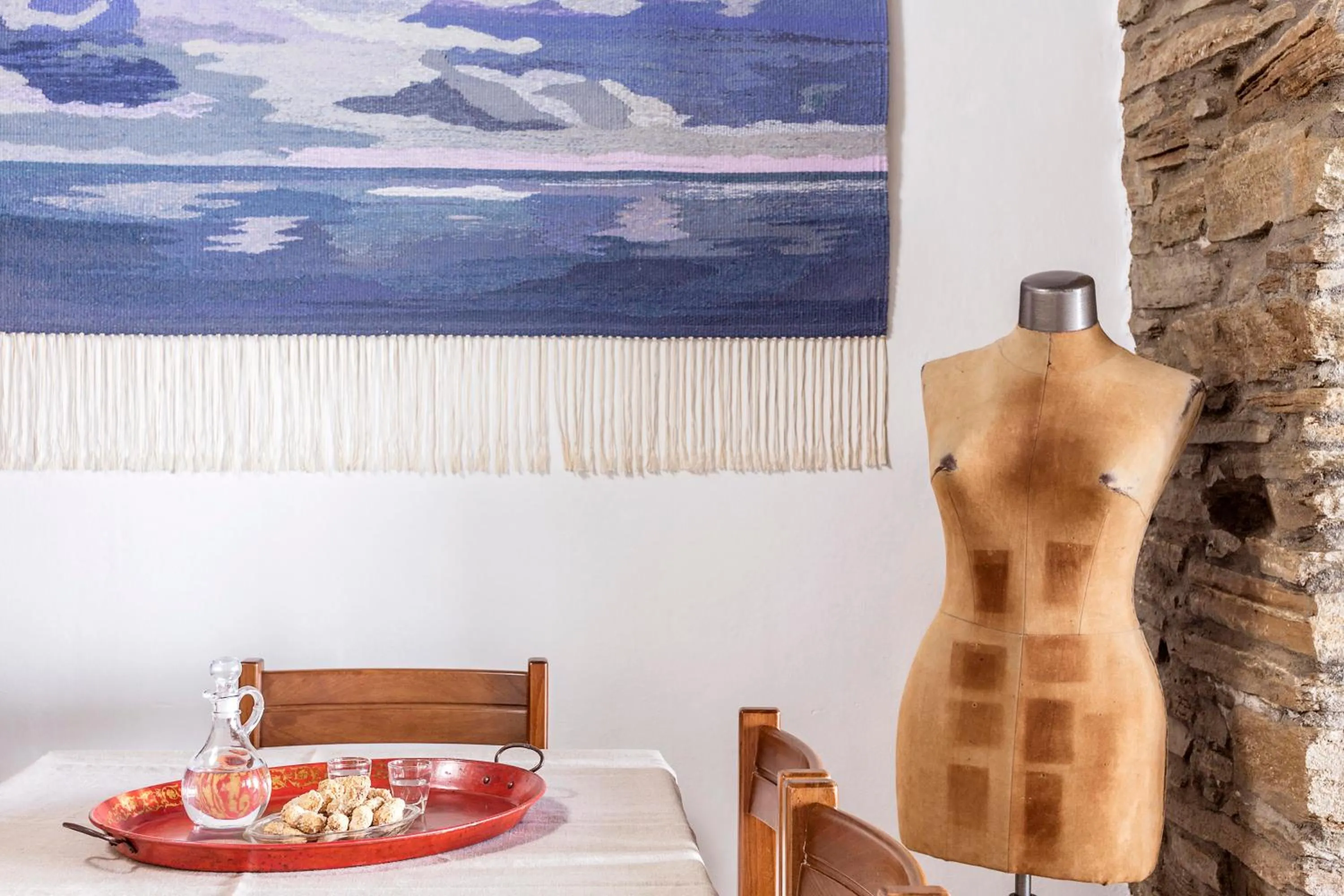 Food and drinks in Crossroads Inn Traditional Lodging