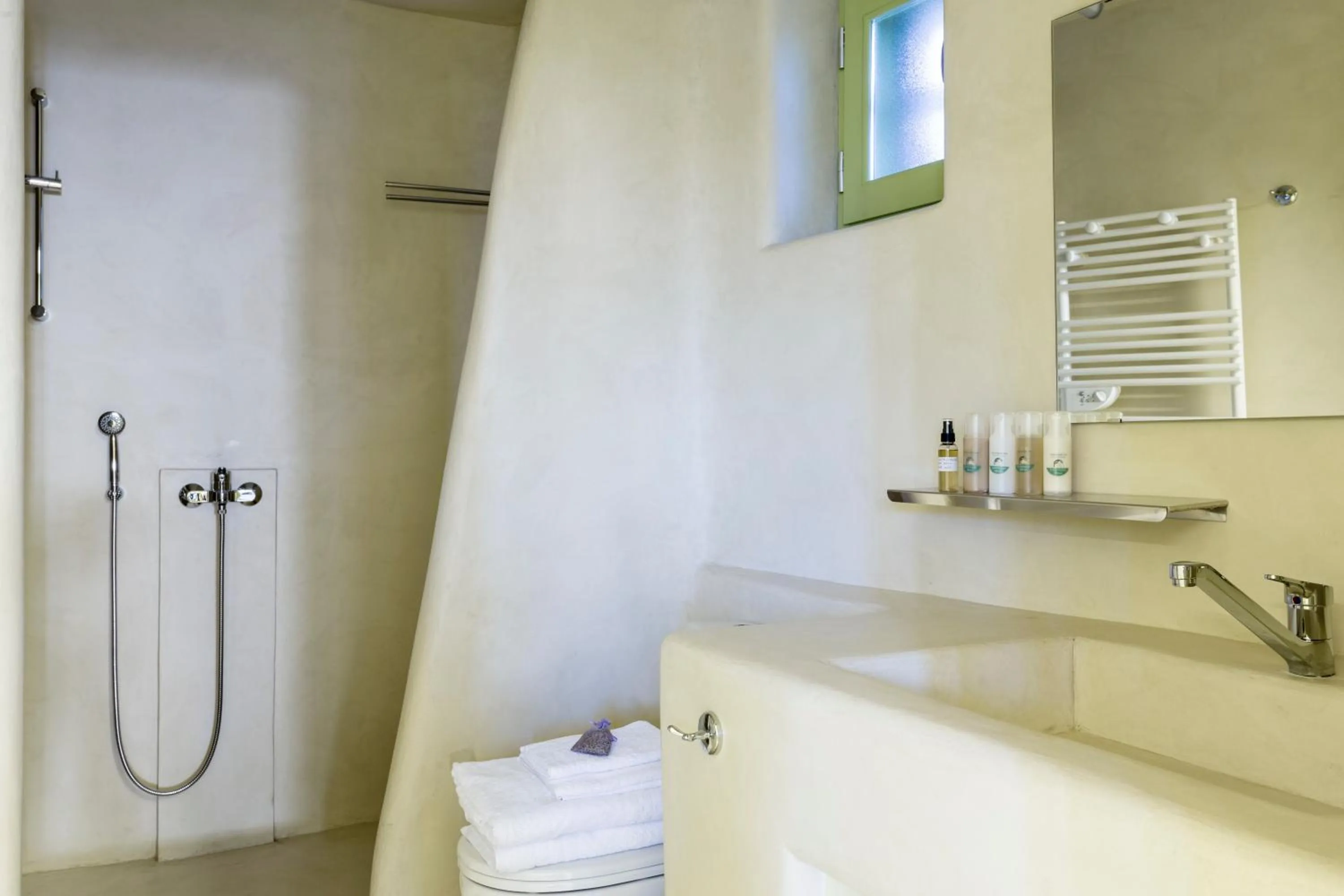 Shower in Crossroads Inn Traditional Lodging