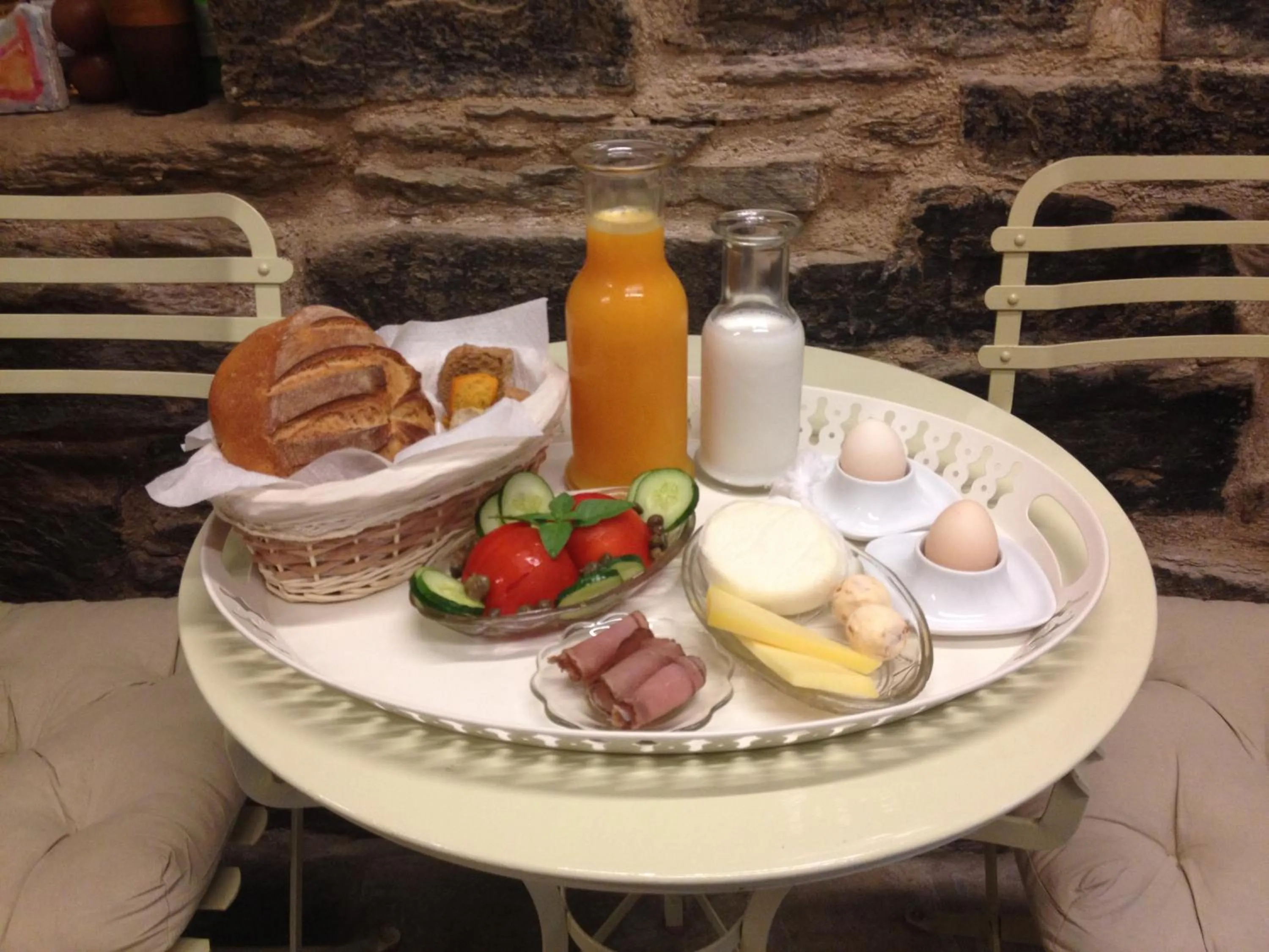 Area and facilities in Crossroads Inn Traditional Lodging