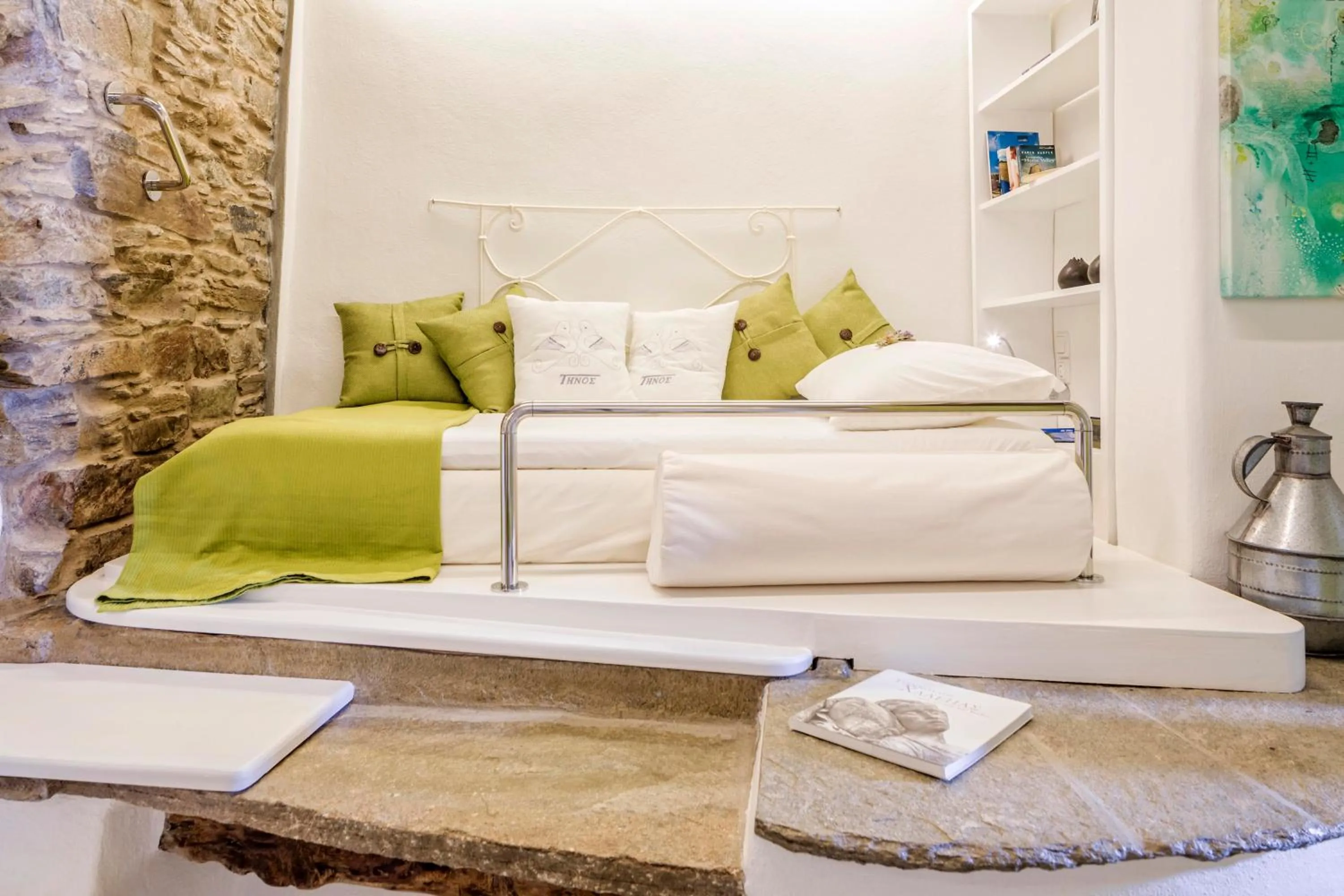 Decorative detail, Bed in Crossroads Inn Traditional Lodging