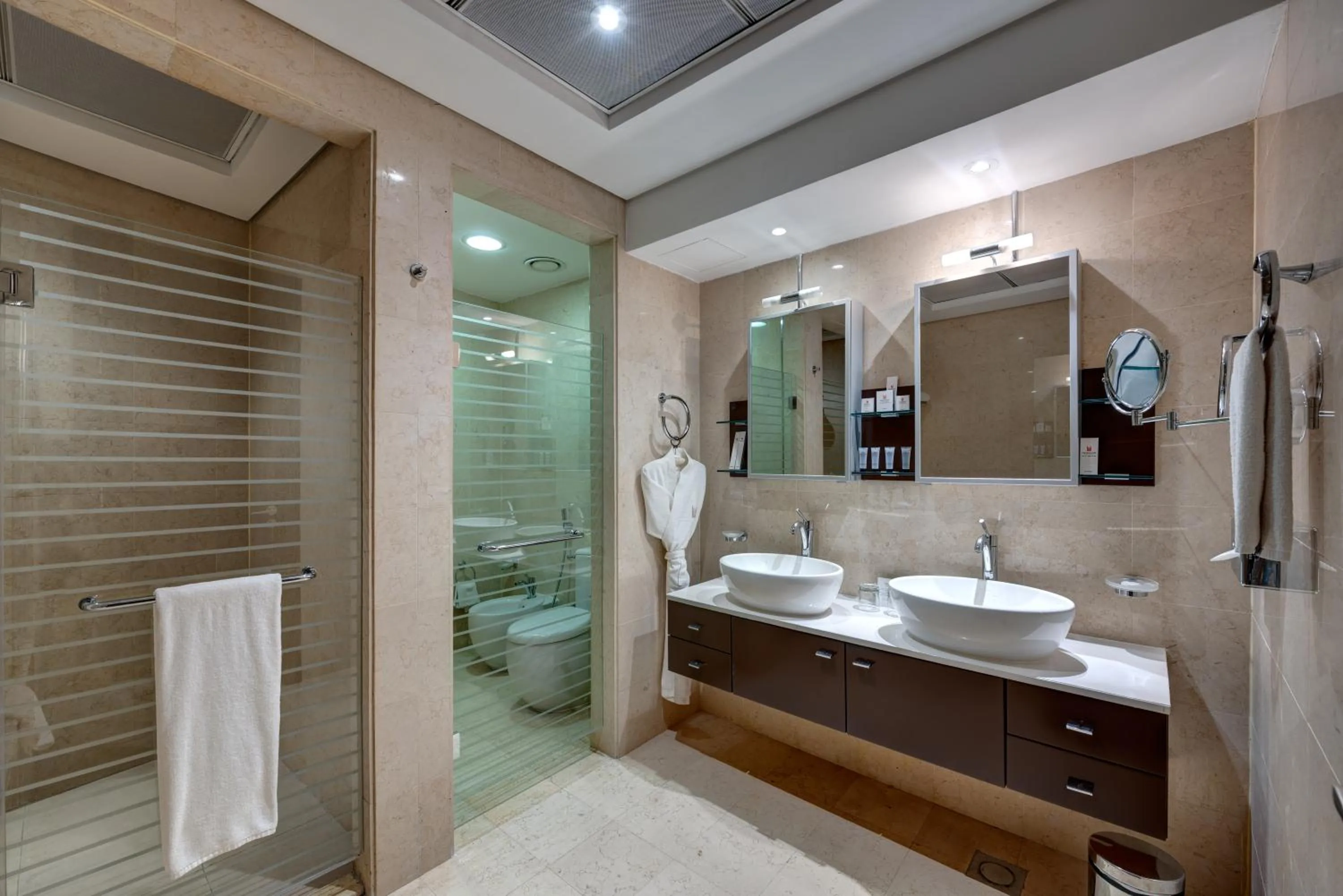 Shower in Copthorne Hotel Dubai