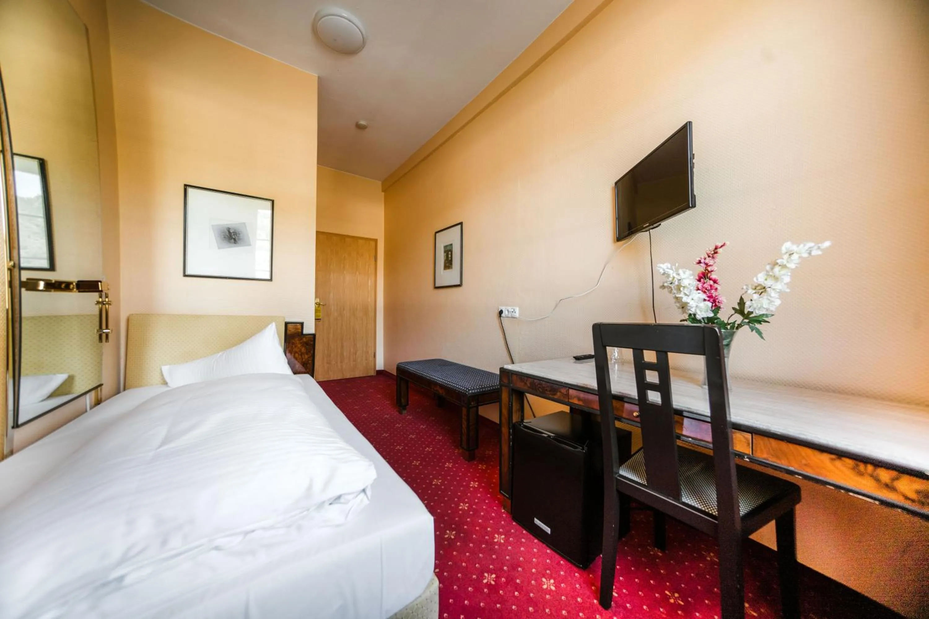 Bed in Hotel Rheinfels