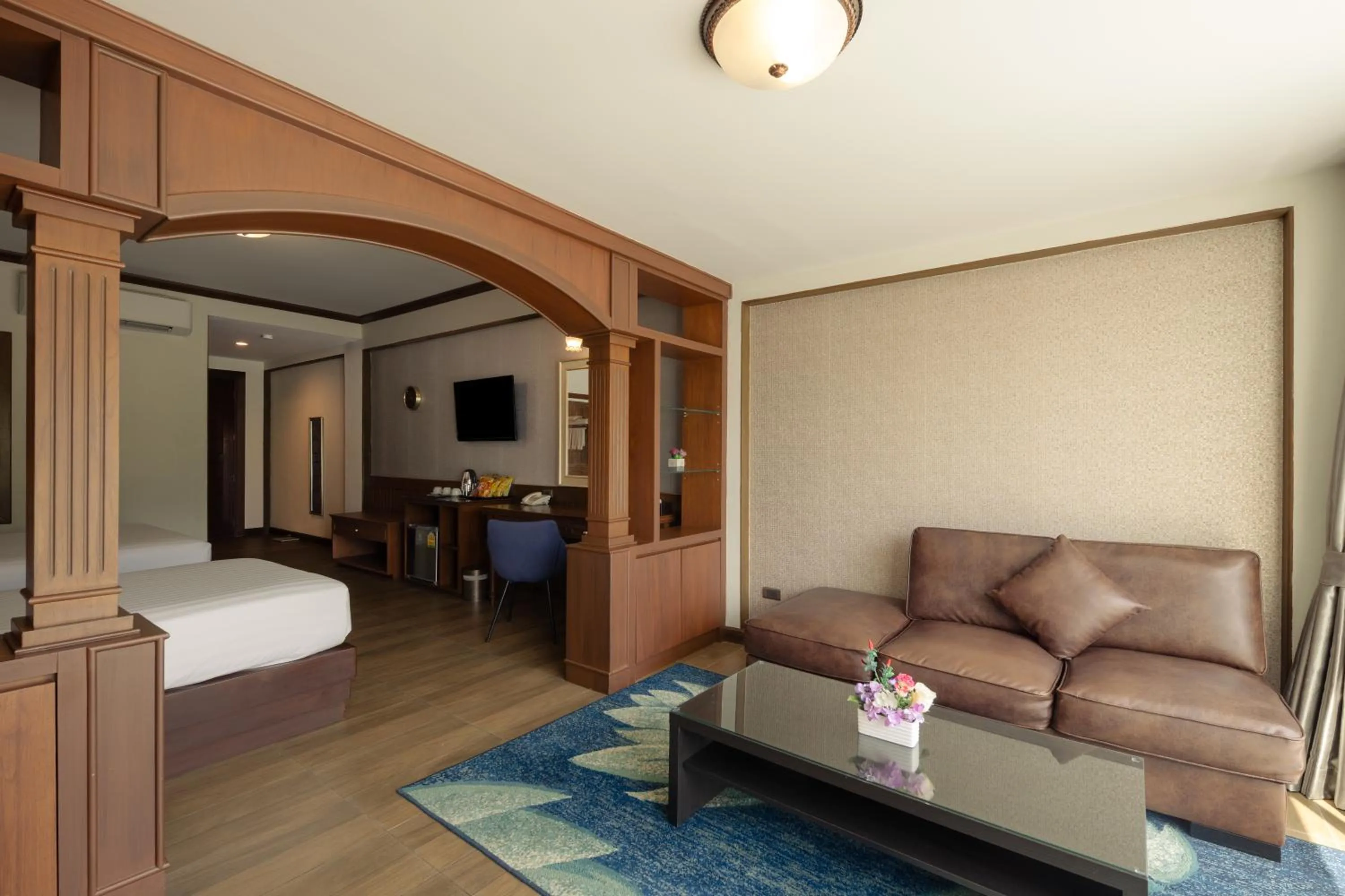 TV and multimedia, Bed in Le Erawan Phang Nga Hotel