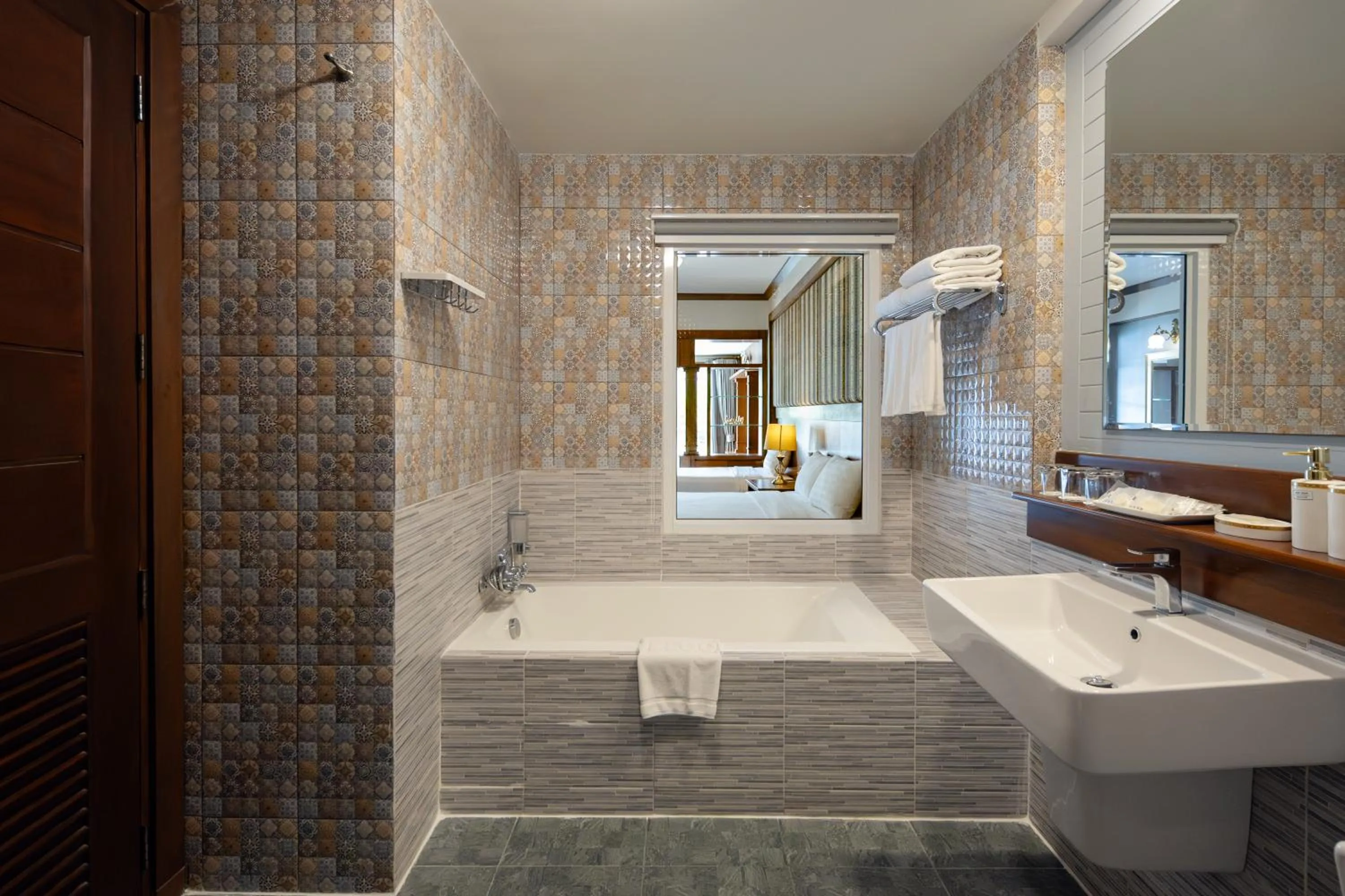 Shower in Le Erawan Phang Nga Hotel