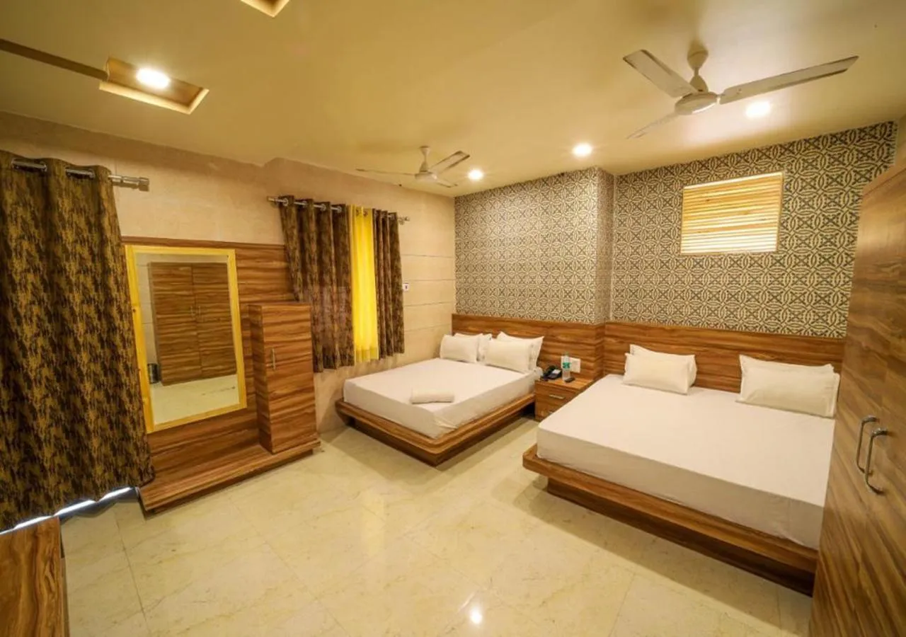 Bed in Hotel Sundaram 5 Minutes Distance from Dargah