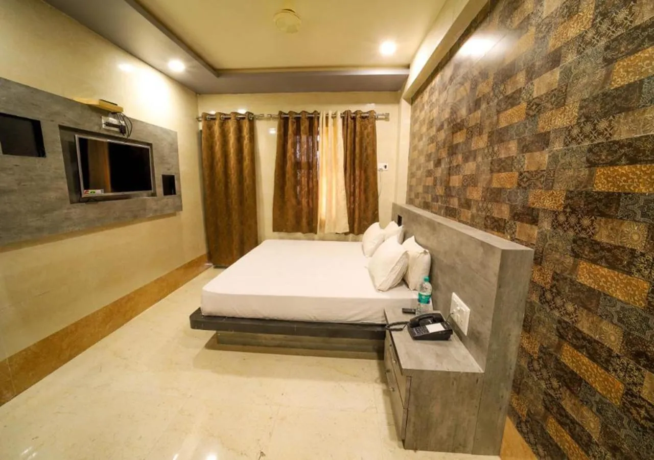 Bedroom in Hotel Sundaram 5 Minutes Distance from Dargah