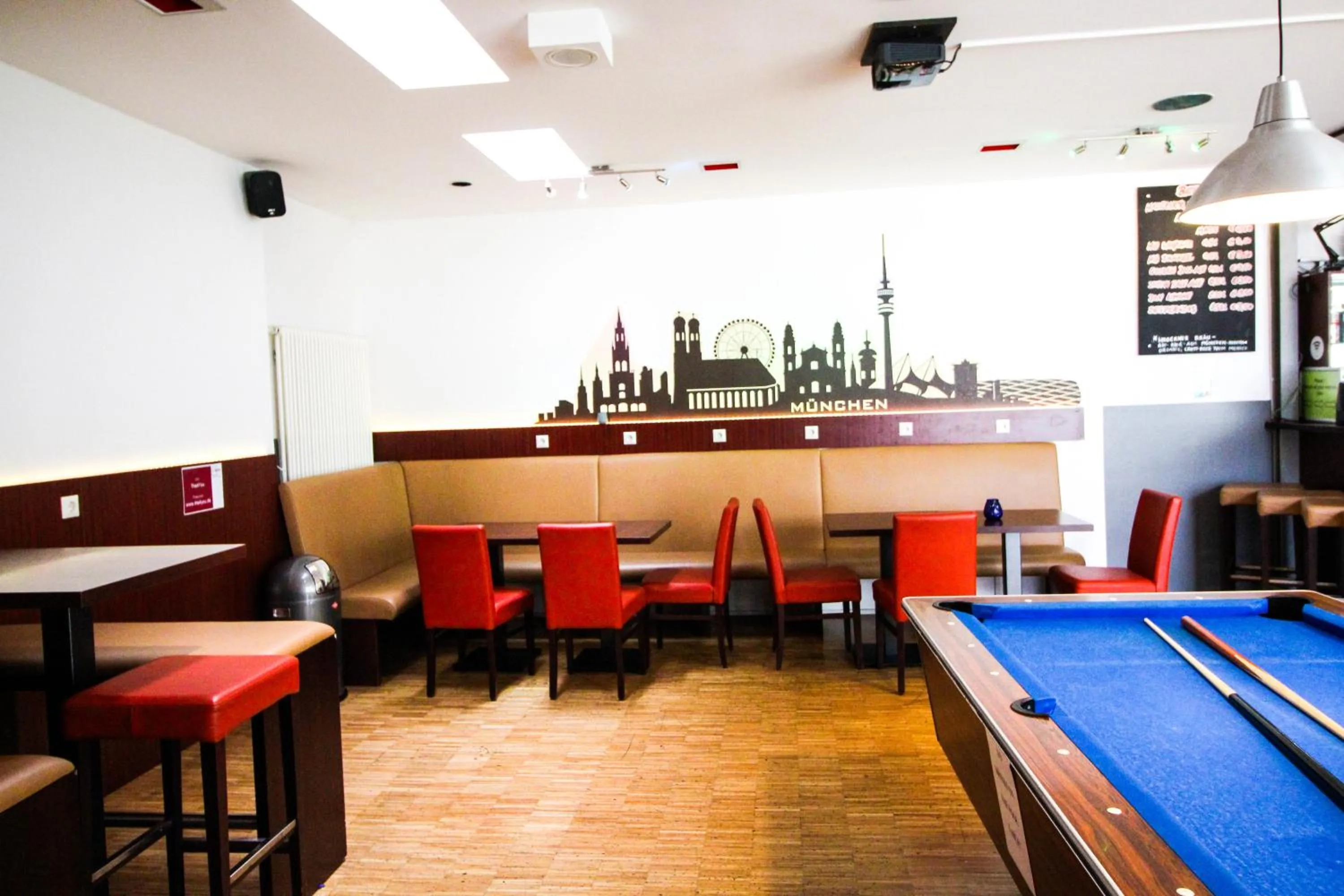 Billiard in THE 4YOU Hostel & Hotel Munich