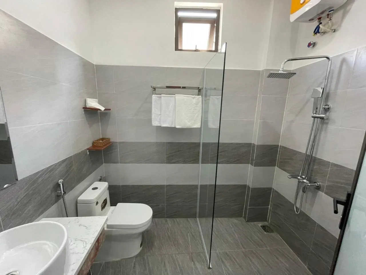 Shower in Sapphire HOTEL HUE