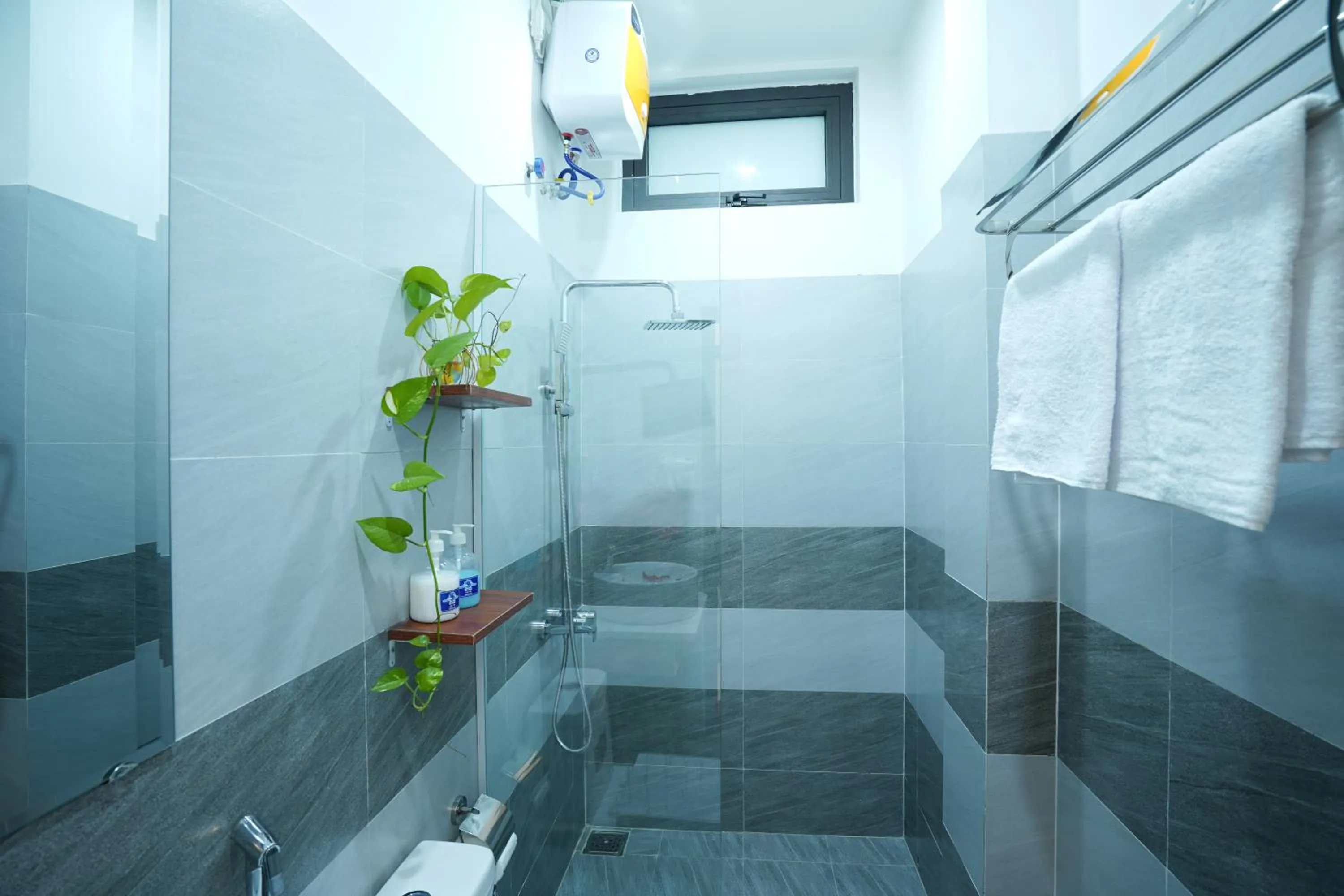 Shower in Sapphire HOTEL HUE