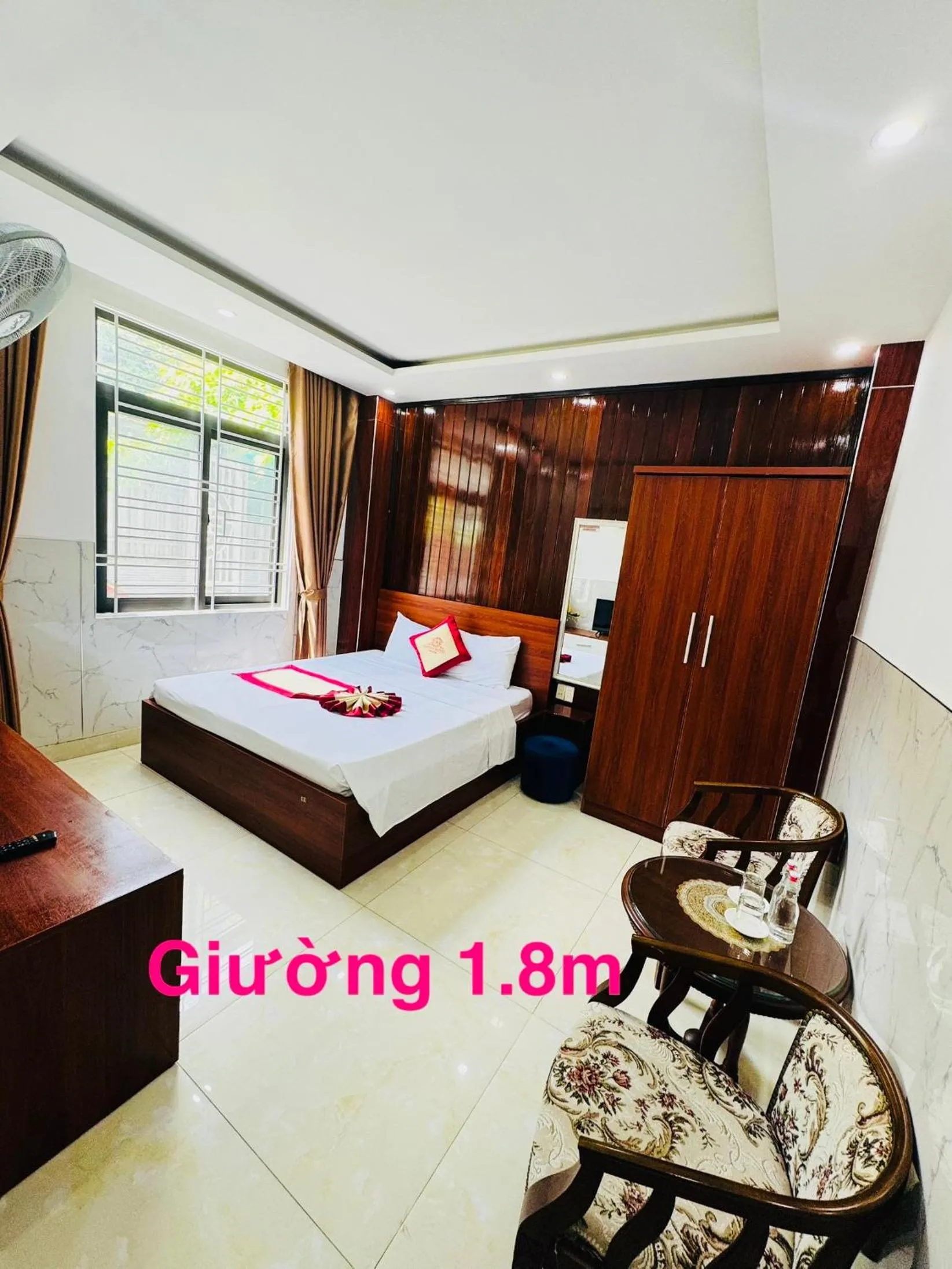 Photo of the whole room, Bed in Sapphire HOTEL HUE