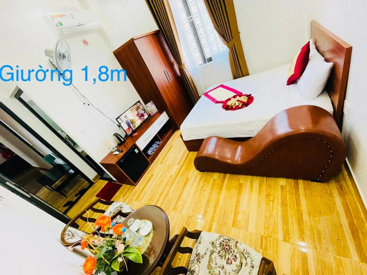 Photo of the whole room, Bed in Sapphire HOTEL HUE
