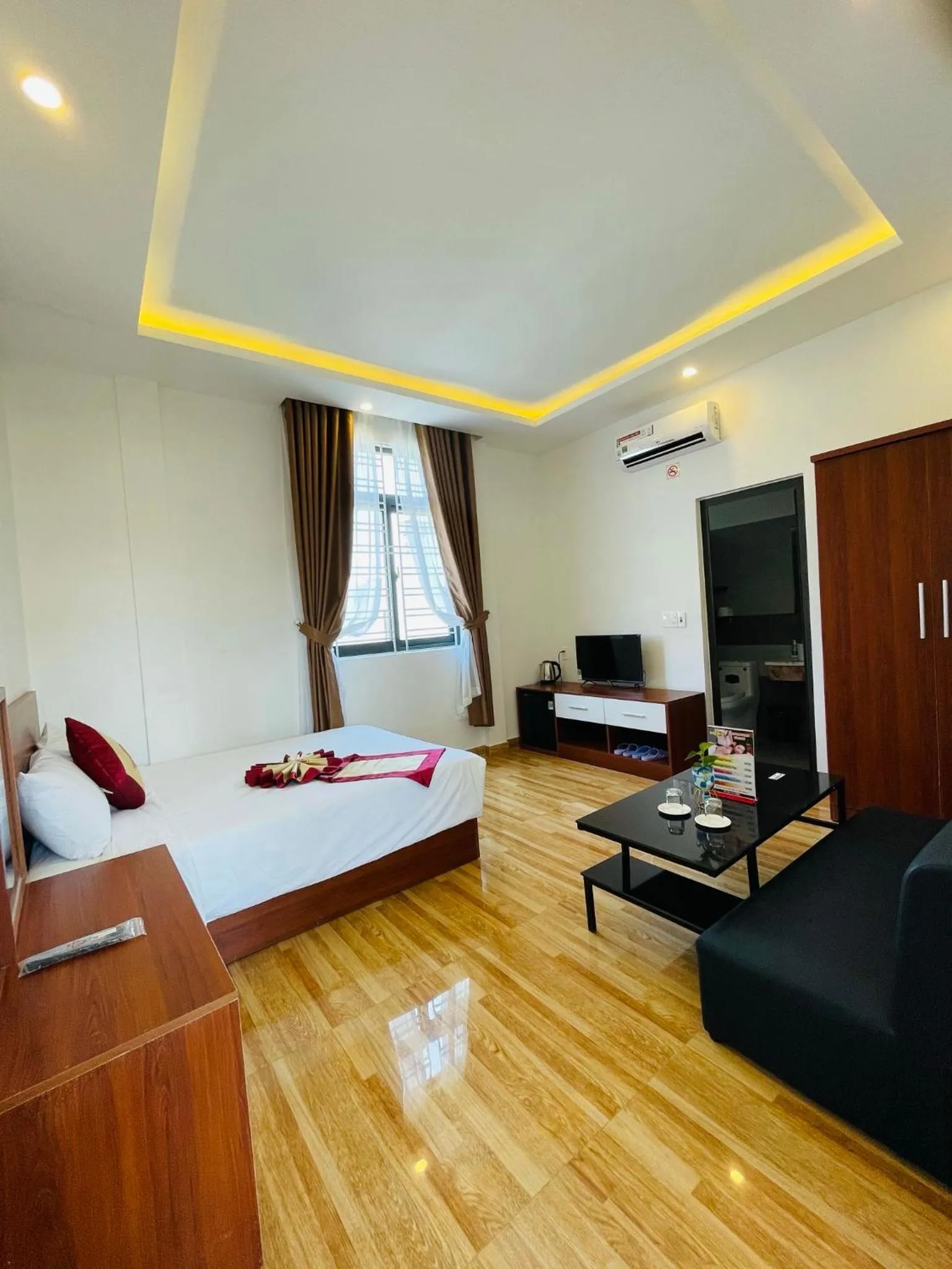 Photo of the whole room, Bed in Sapphire HOTEL HUE