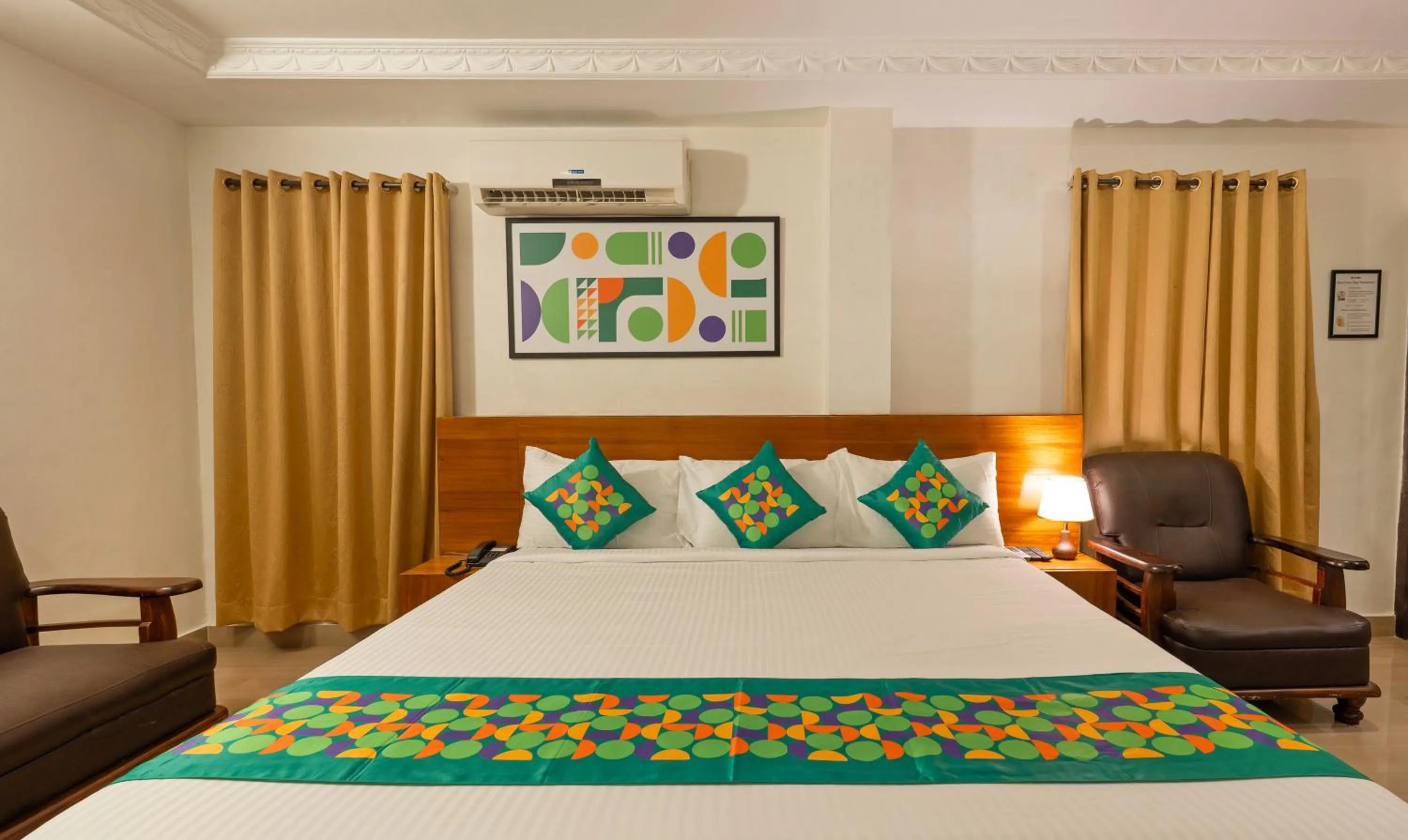 Bedroom, Bed in Hotel Golden Bliss