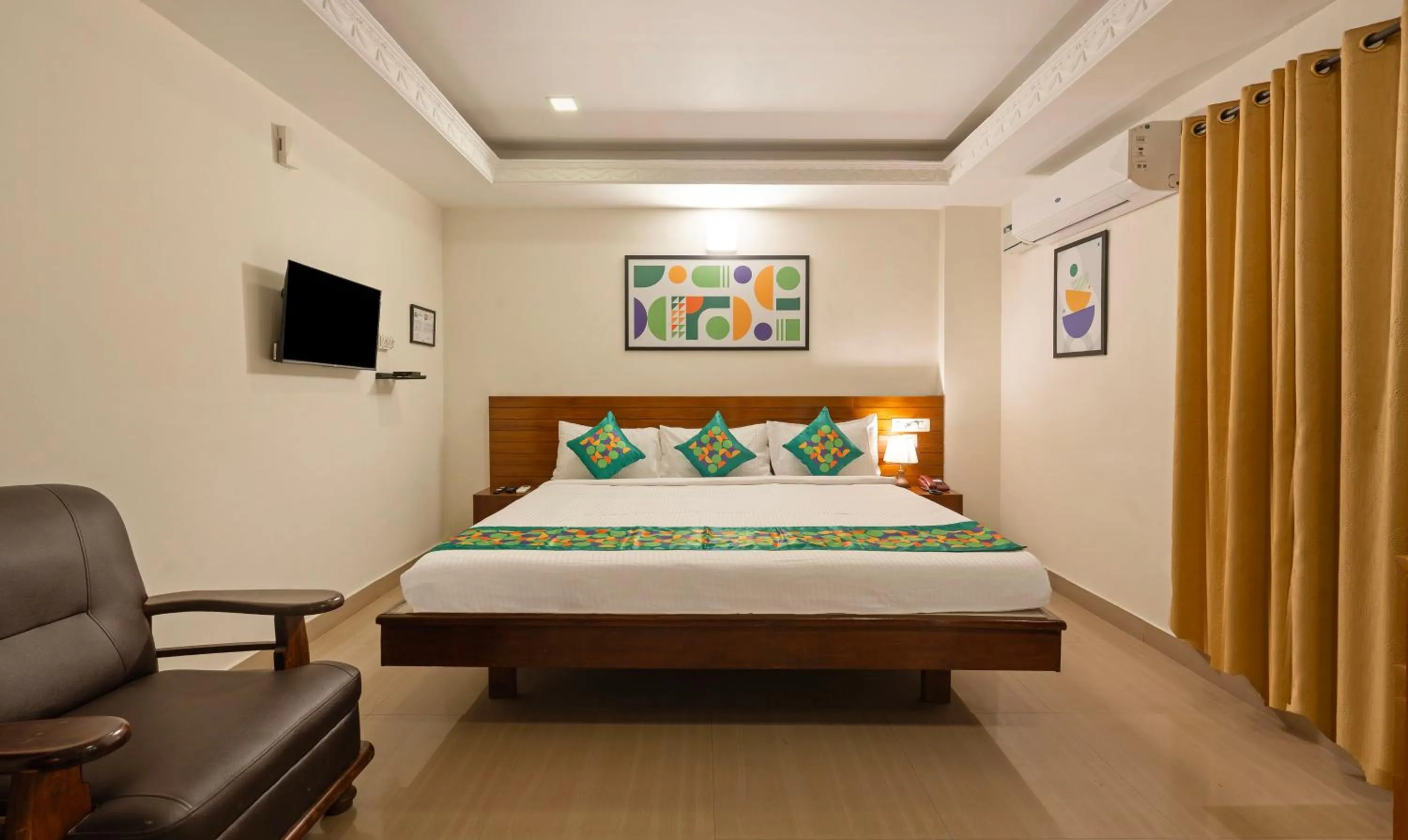 Bedroom, Bed in Hotel Golden Bliss