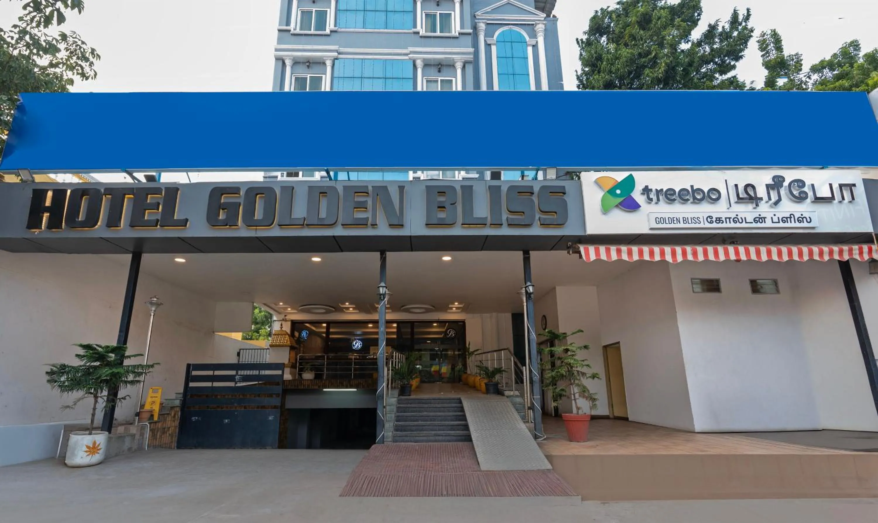 Facade/entrance in Hotel Golden Bliss