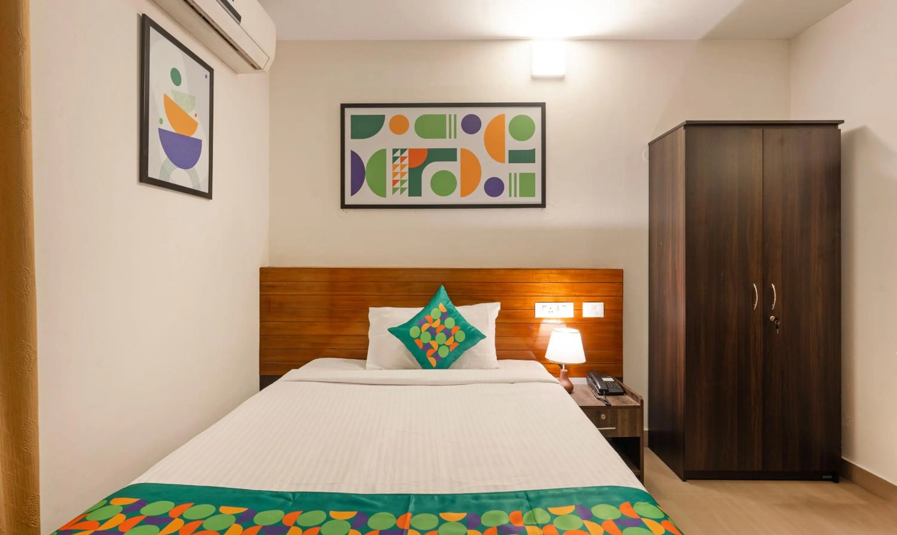Bedroom, Bed in Hotel Golden Bliss