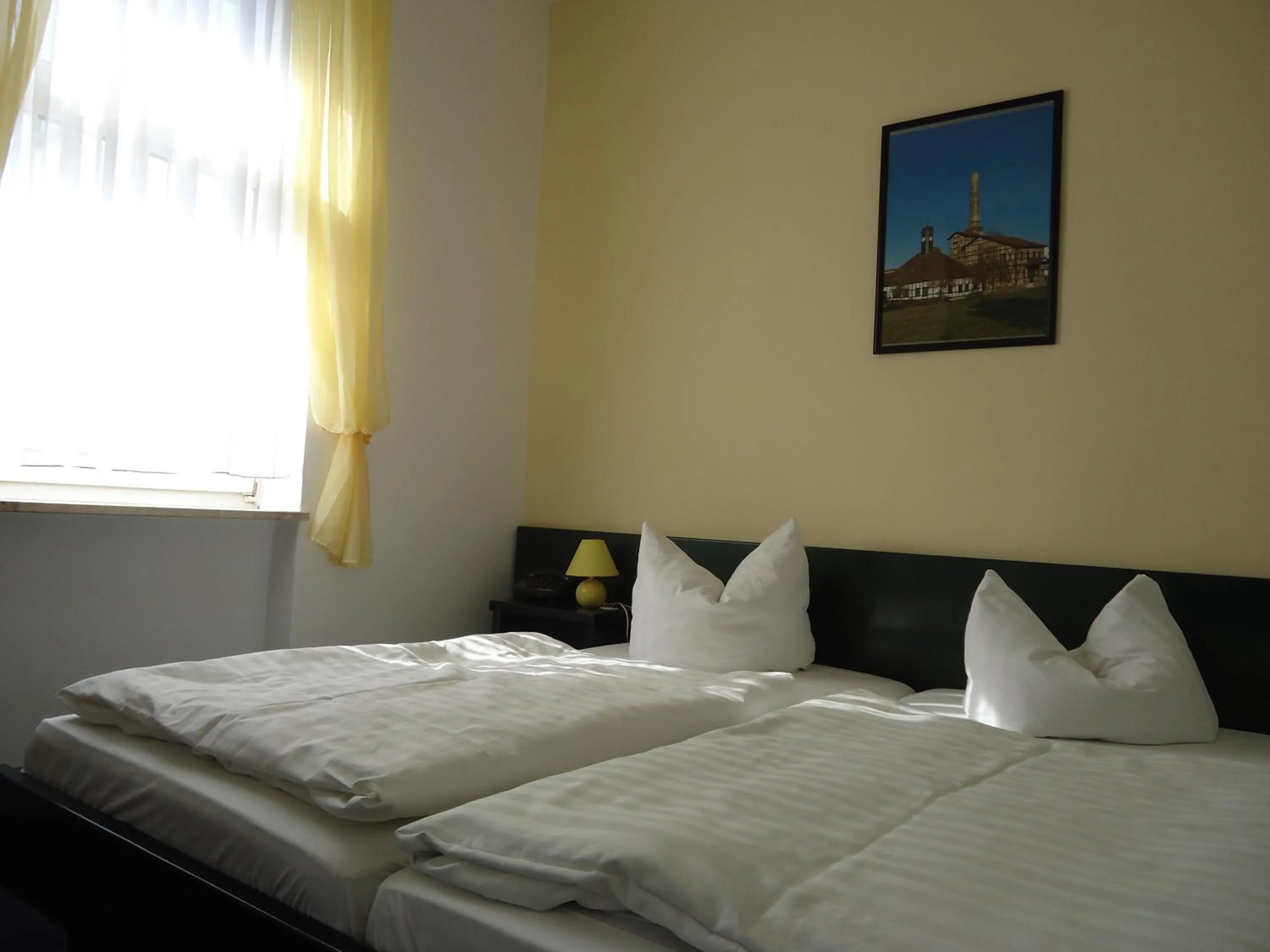 Bedroom, Bed in Hotel Schweizer Hof