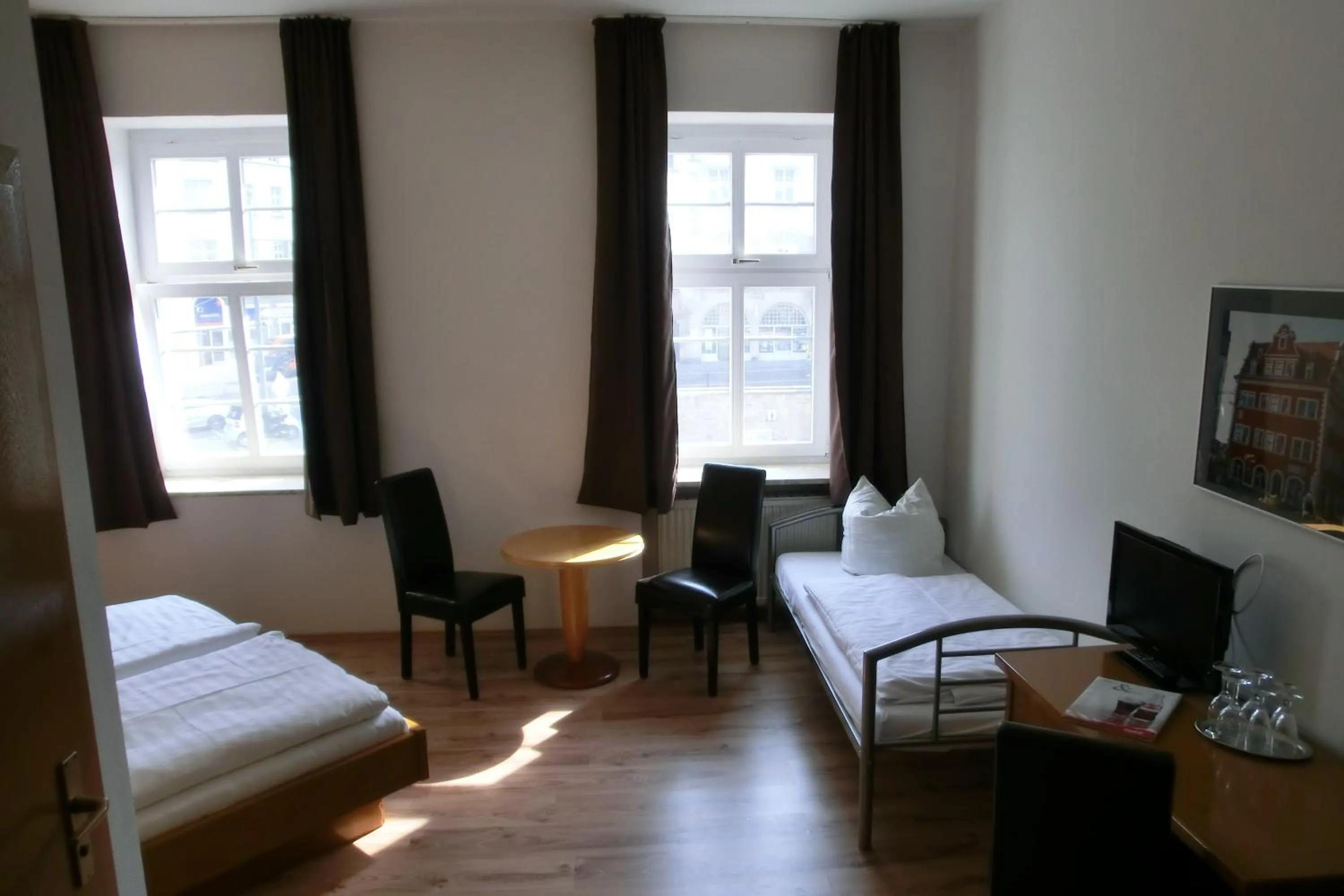 Photo of the whole room, Bed in Hotel Schweizer Hof