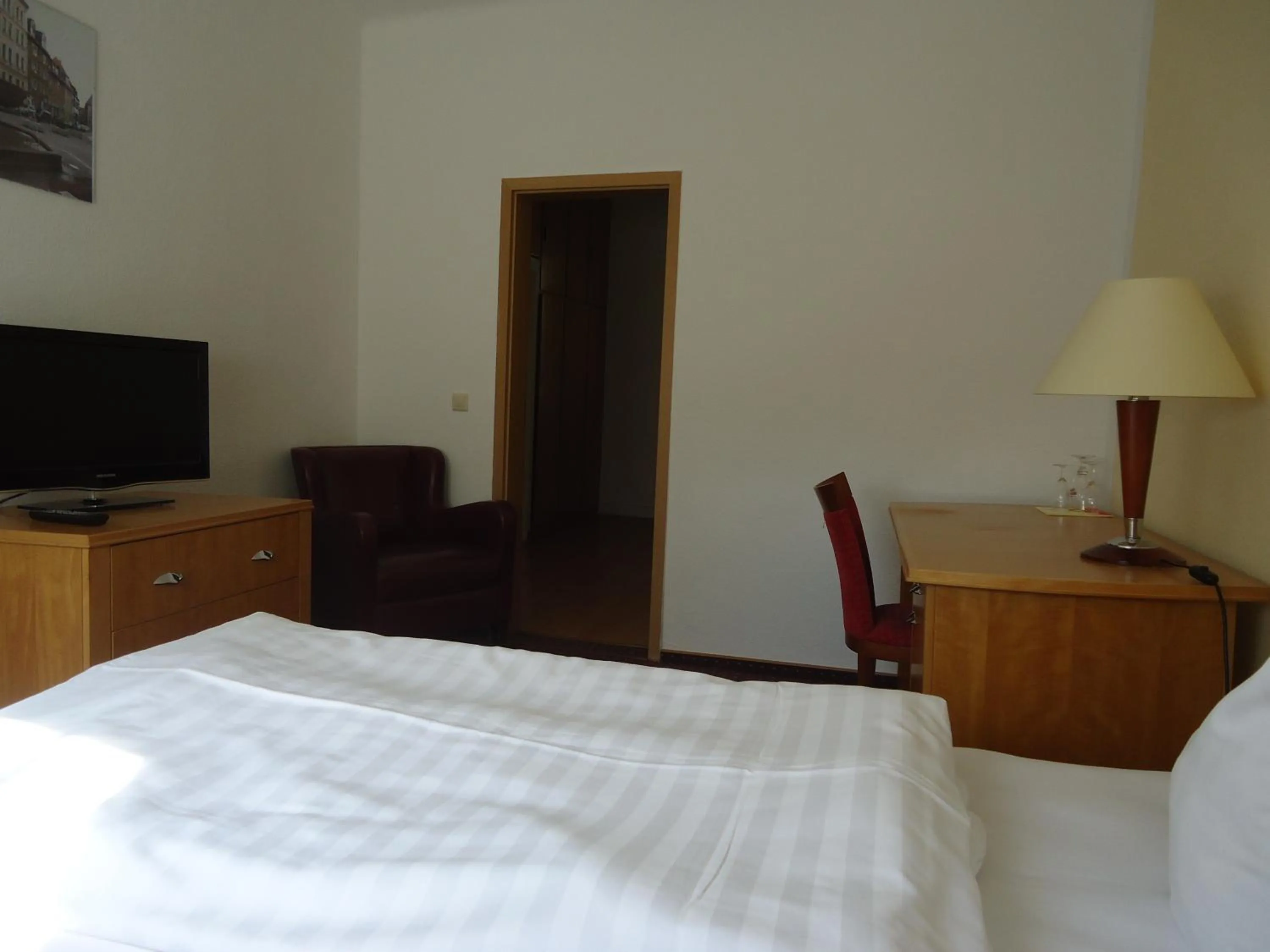 Bedroom, Bed in Hotel Schweizer Hof