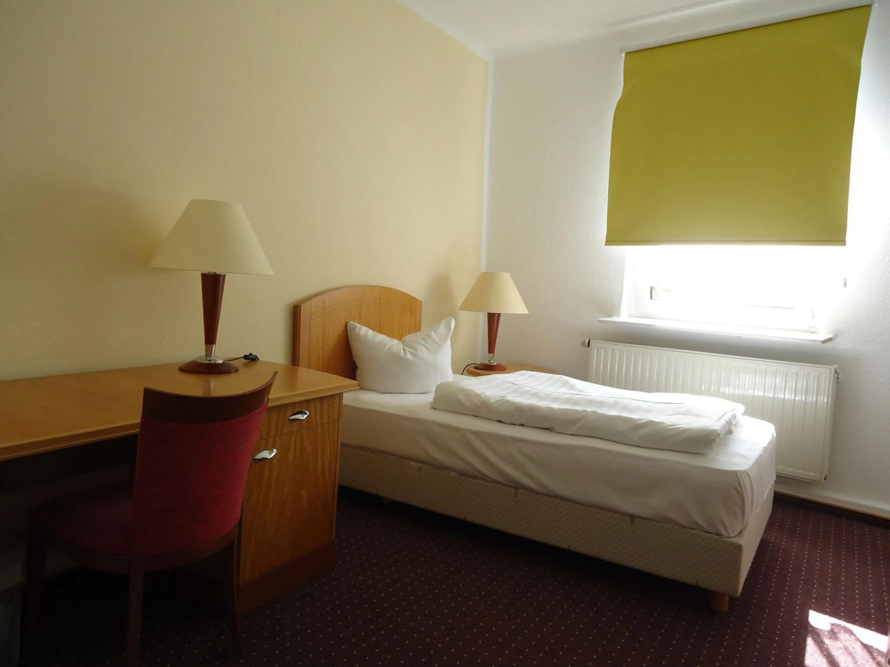 Bedroom, Bed in Hotel Schweizer Hof