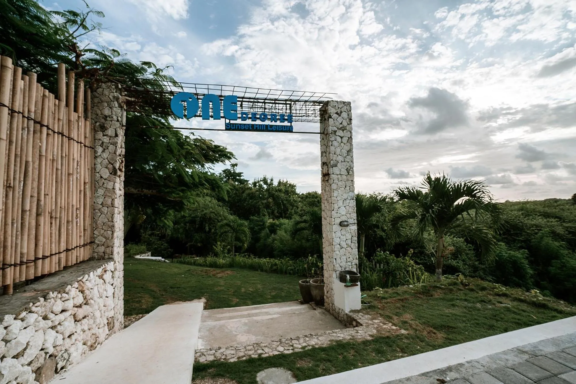 Facade/entrance in One Degree Sunset Hill Leisure
