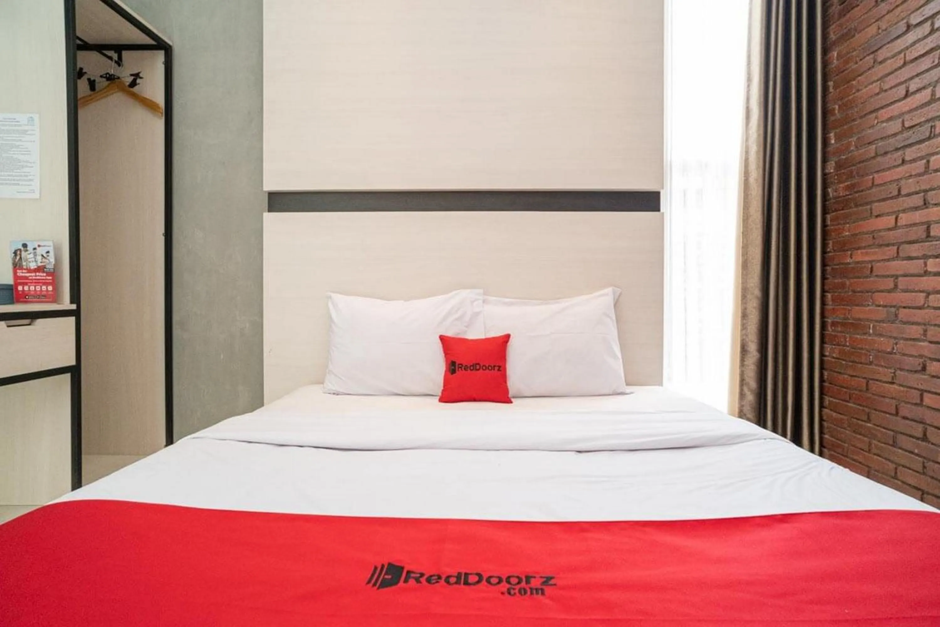 Bedroom, Bed in RedDoorz Syariah At Mitra Guest House