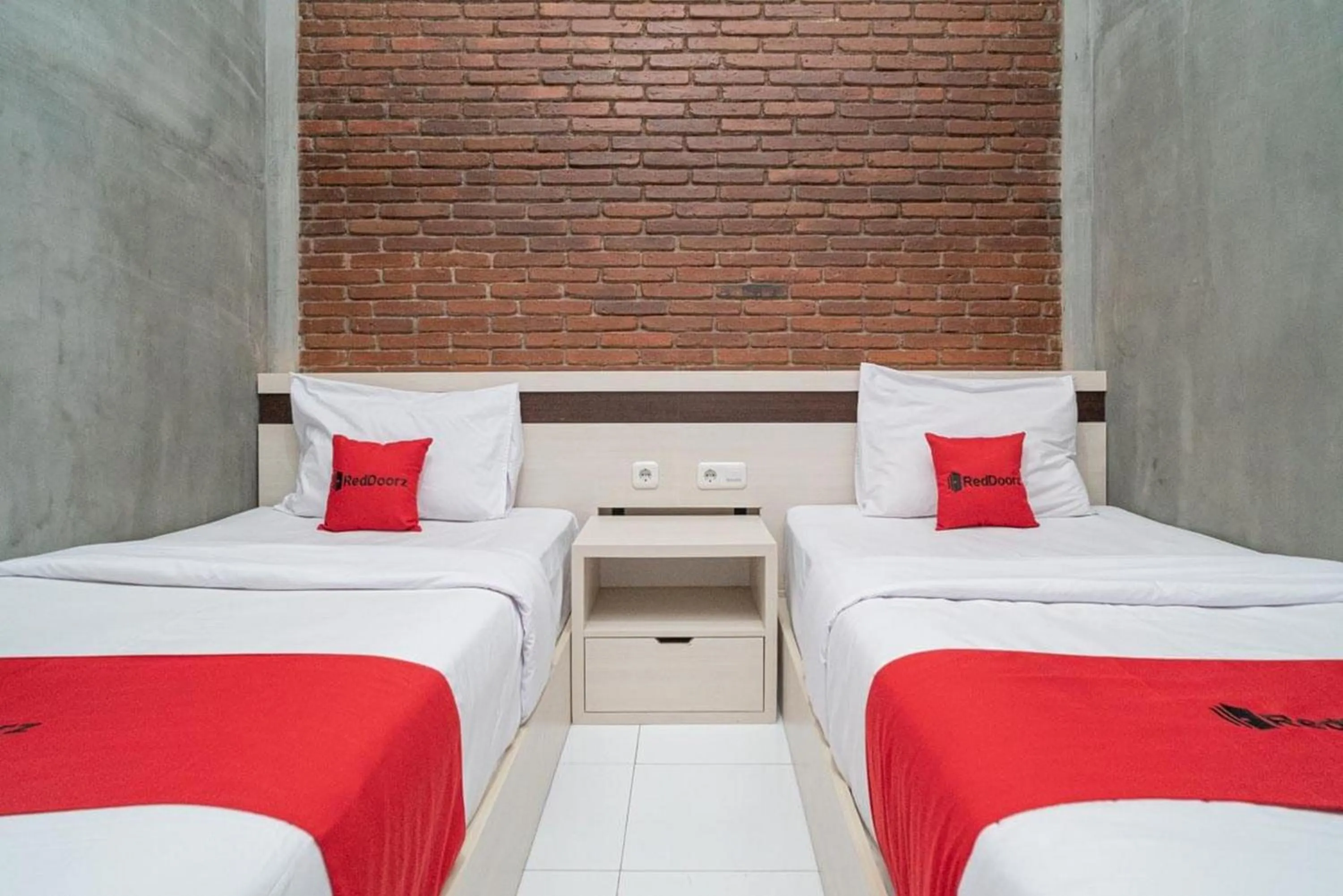 Bedroom, Bed in RedDoorz Syariah At Mitra Guest House