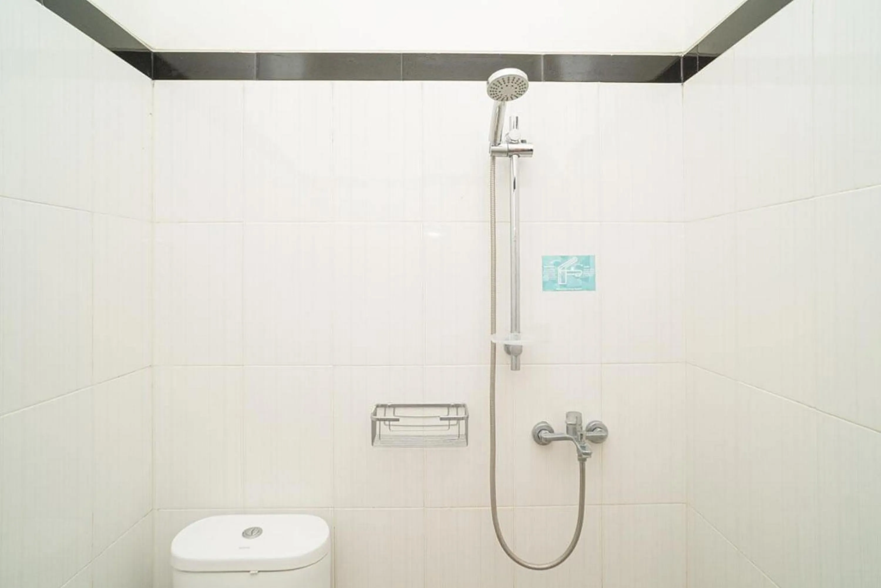 Bathroom in RedDoorz Syariah At Mitra Guest House