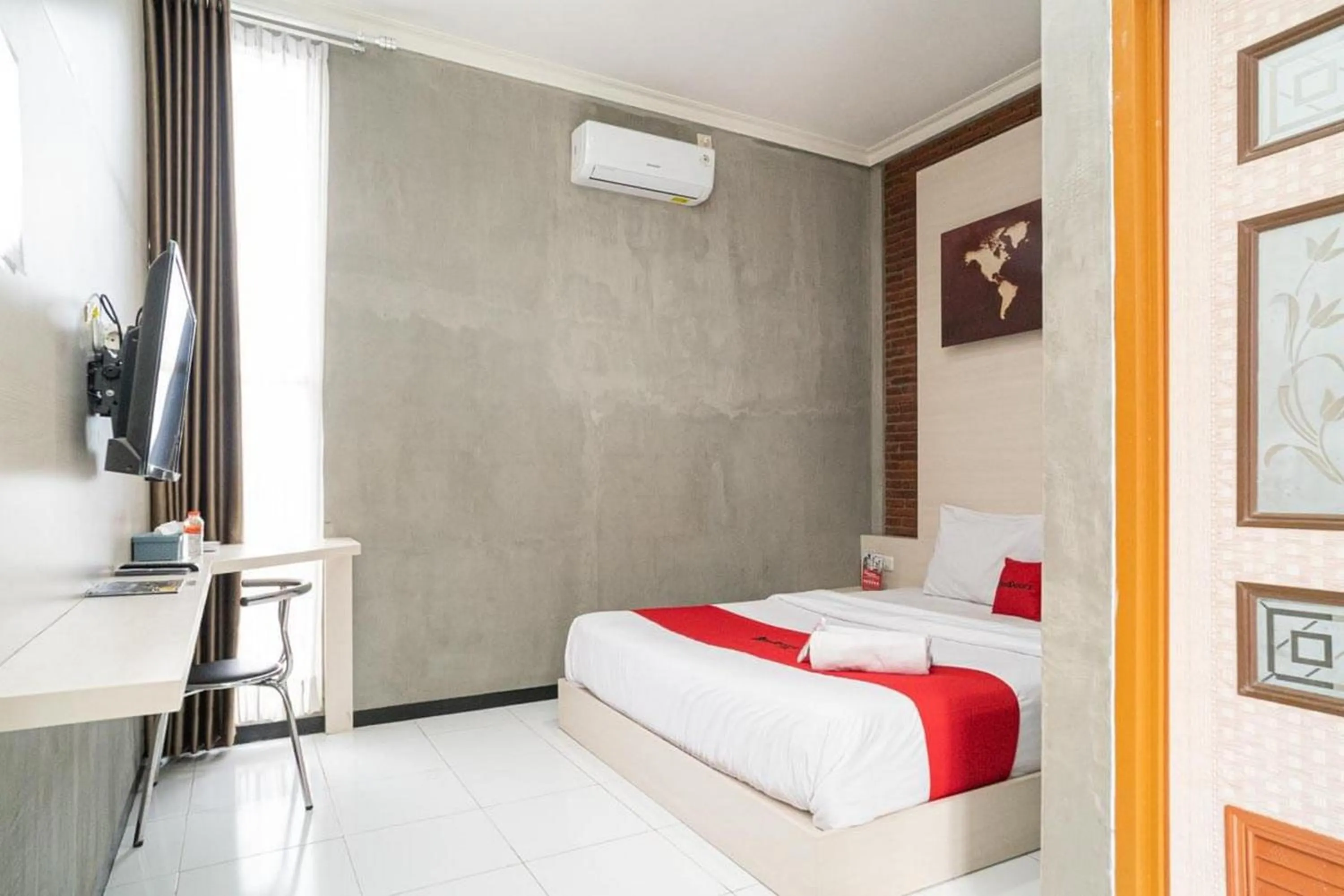 Bedroom, Bed in RedDoorz Syariah At Mitra Guest House