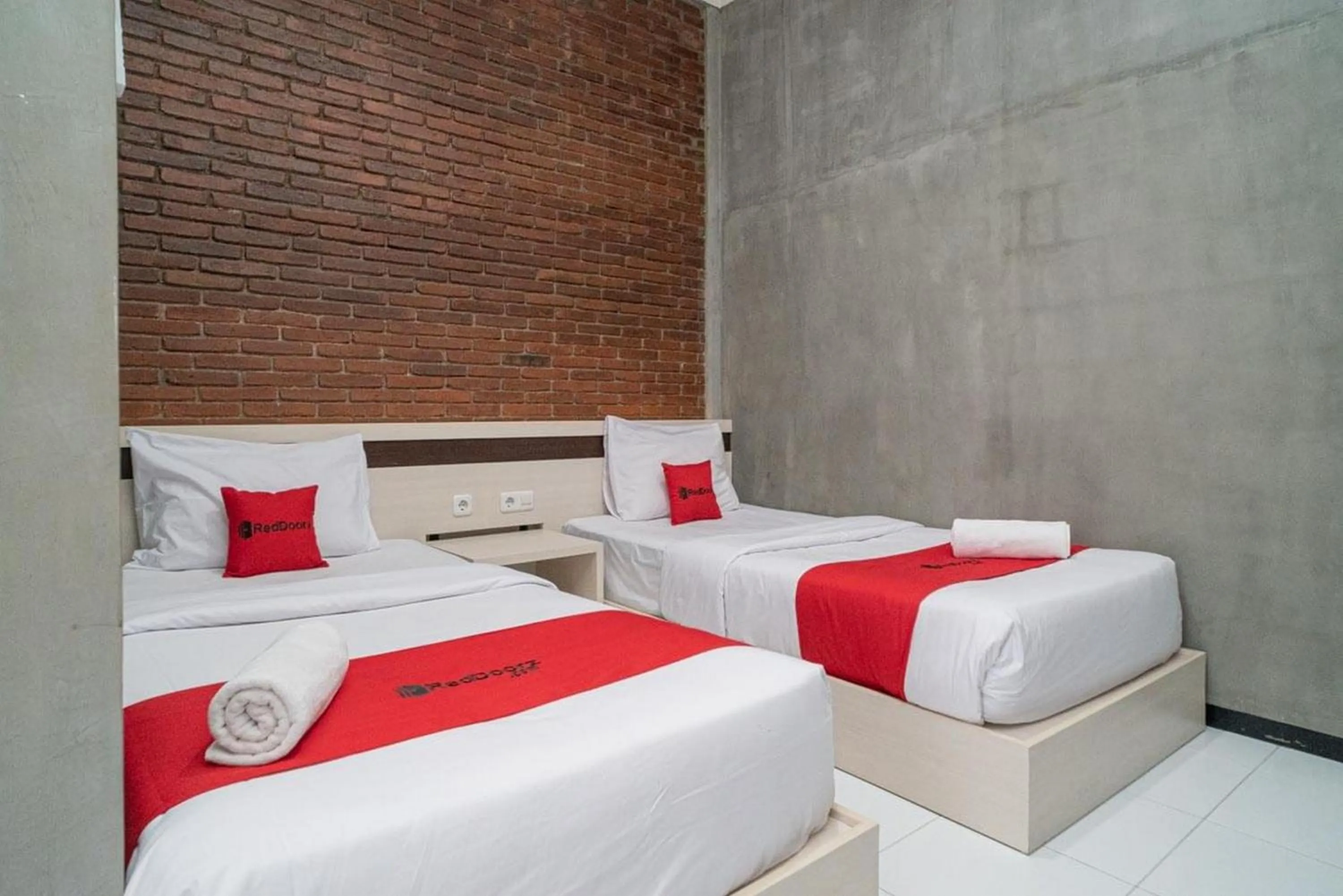 Bedroom, Bed in RedDoorz Syariah At Mitra Guest House