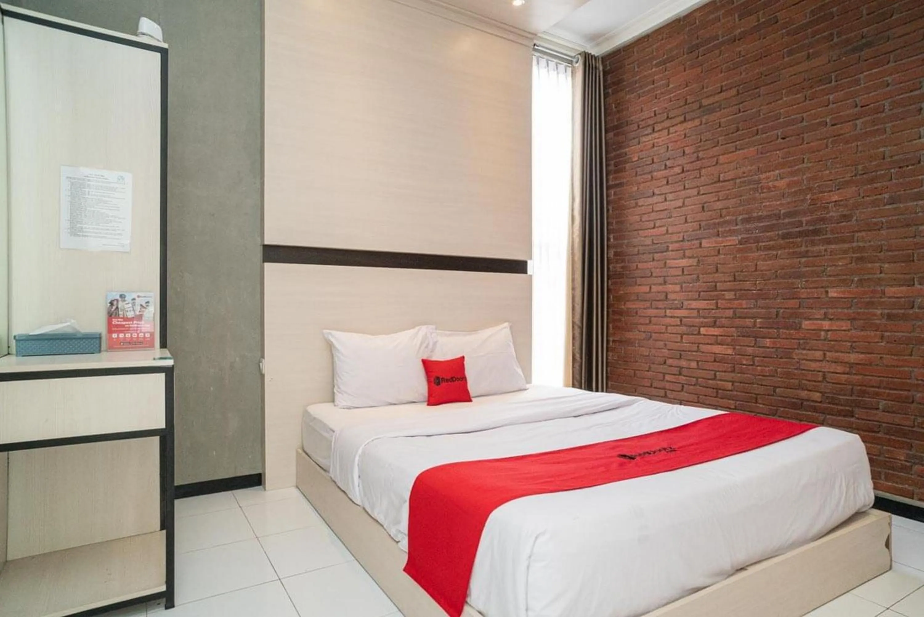 Bedroom, Bed in RedDoorz Syariah At Mitra Guest House