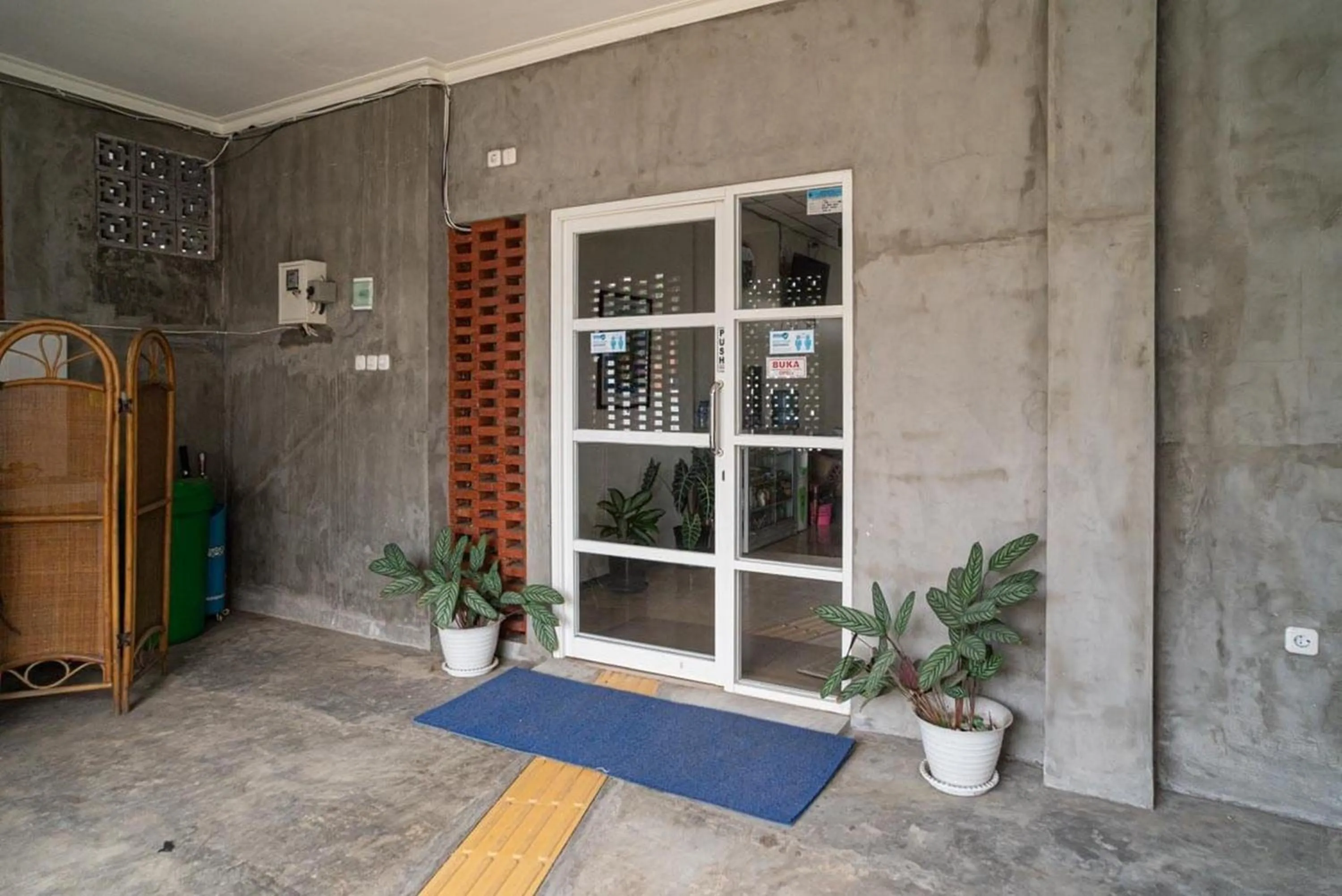 Property building in RedDoorz Syariah At Mitra Guest House