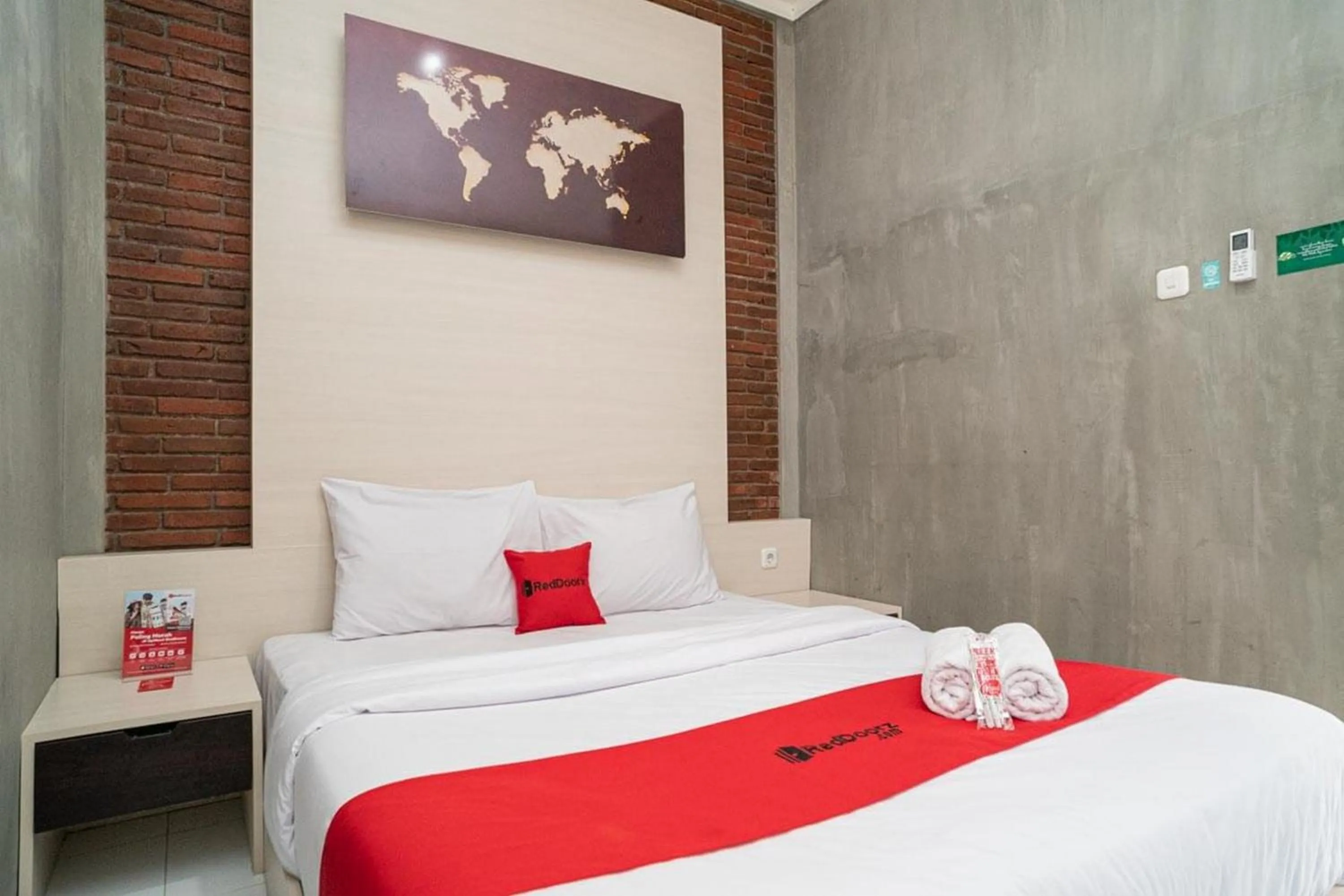 Bedroom, Bed in RedDoorz Syariah At Mitra Guest House