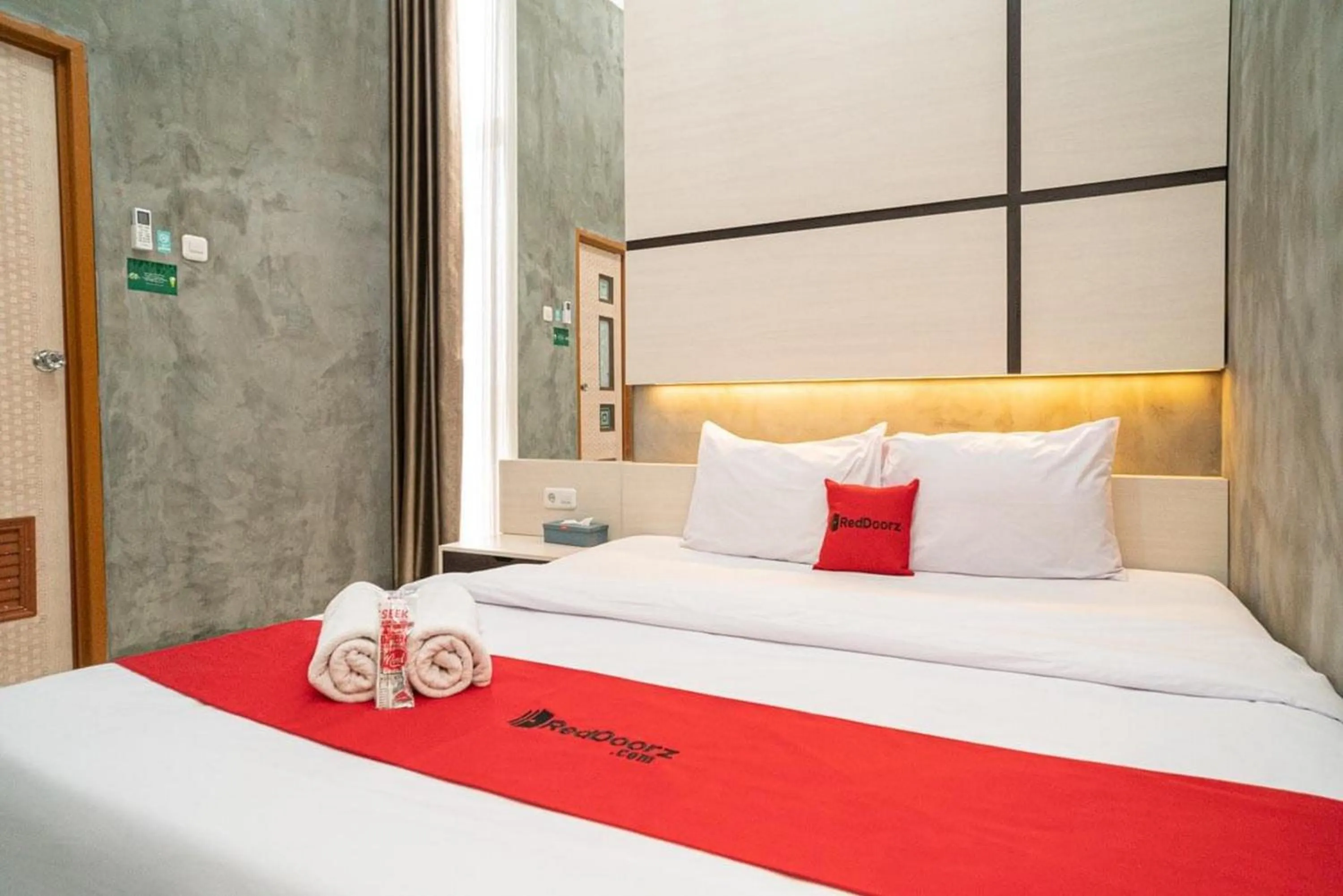 Bedroom, Bed in RedDoorz Syariah At Mitra Guest House