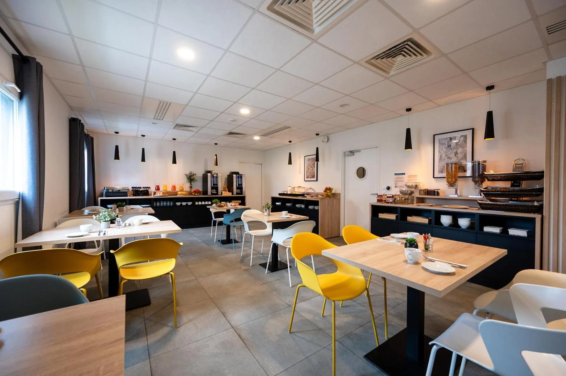 Breakfast in Nemea Appart Hotel Europe Velizy Villacoublay