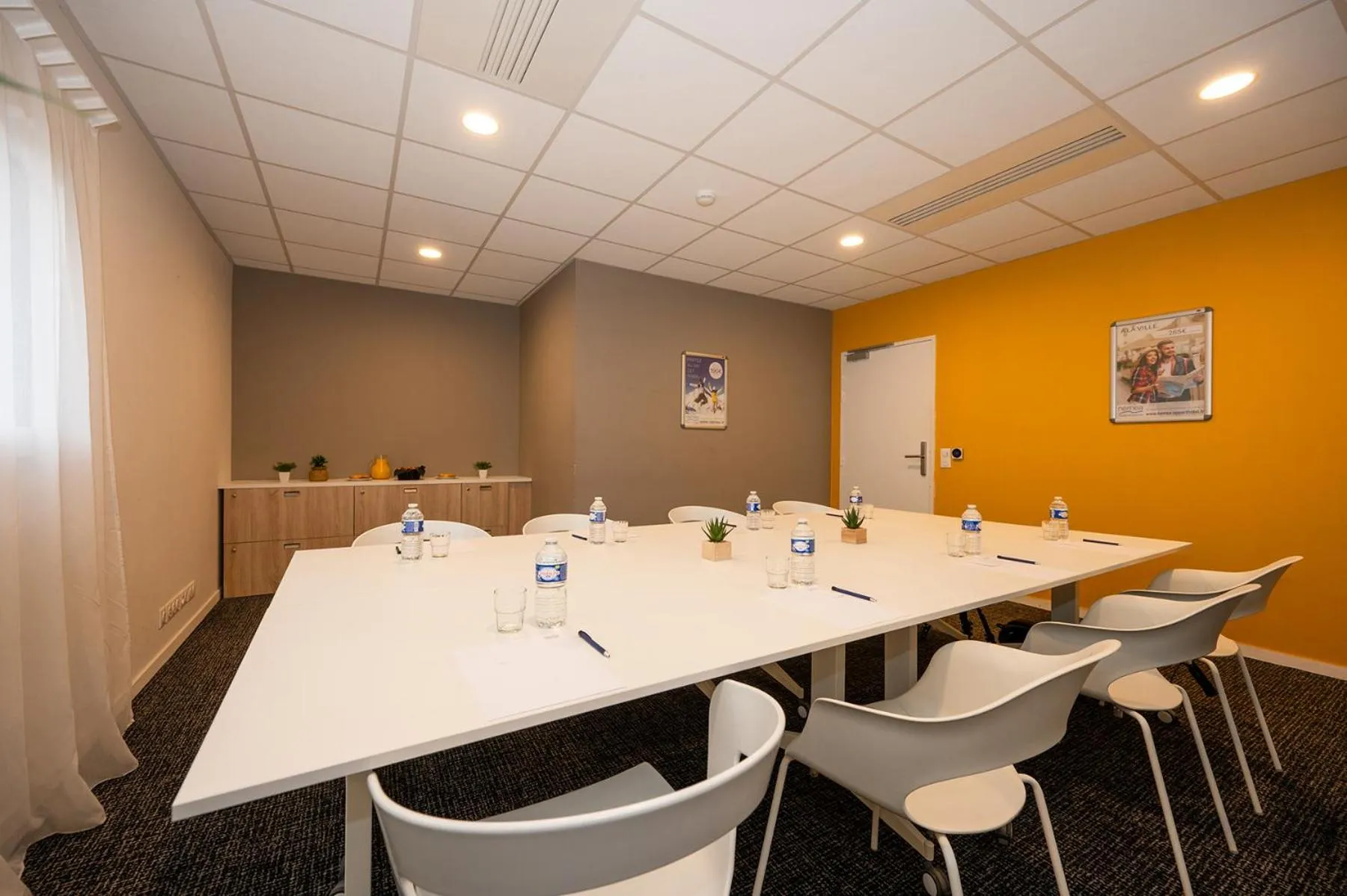 Meeting/conference room in Nemea Appart Hotel Europe Velizy Villacoublay
