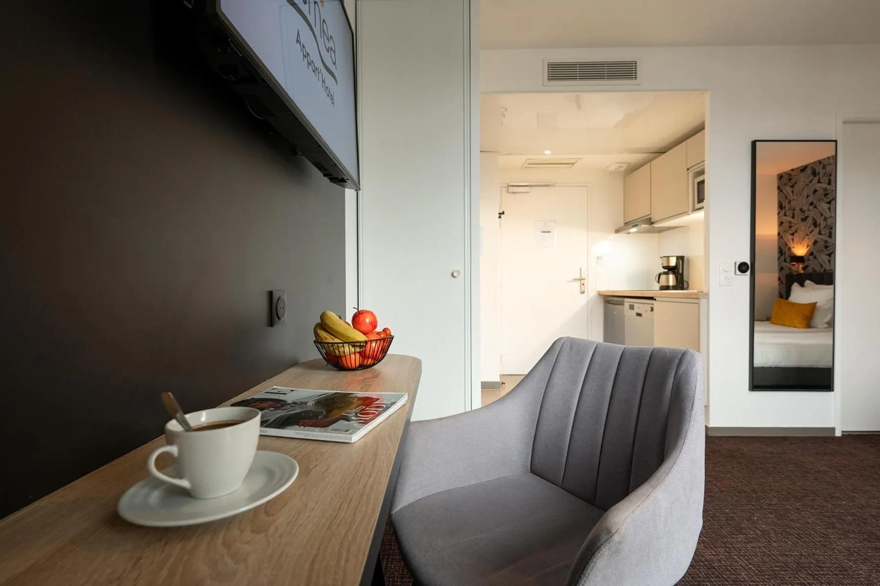 Kitchen or kitchenette in Nemea Appart Hotel Europe Velizy Villacoublay