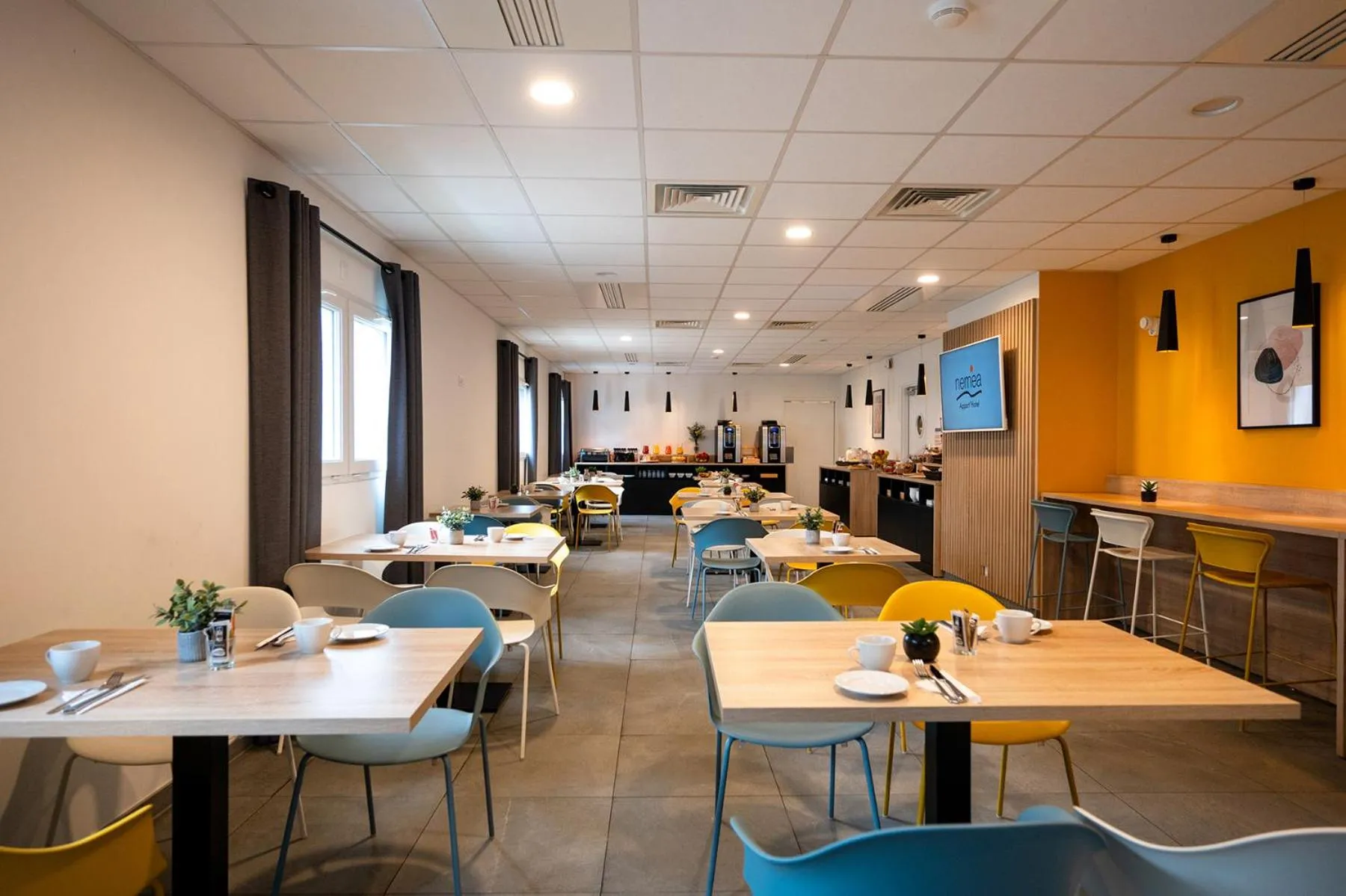 Breakfast in Nemea Appart Hotel Europe Velizy Villacoublay