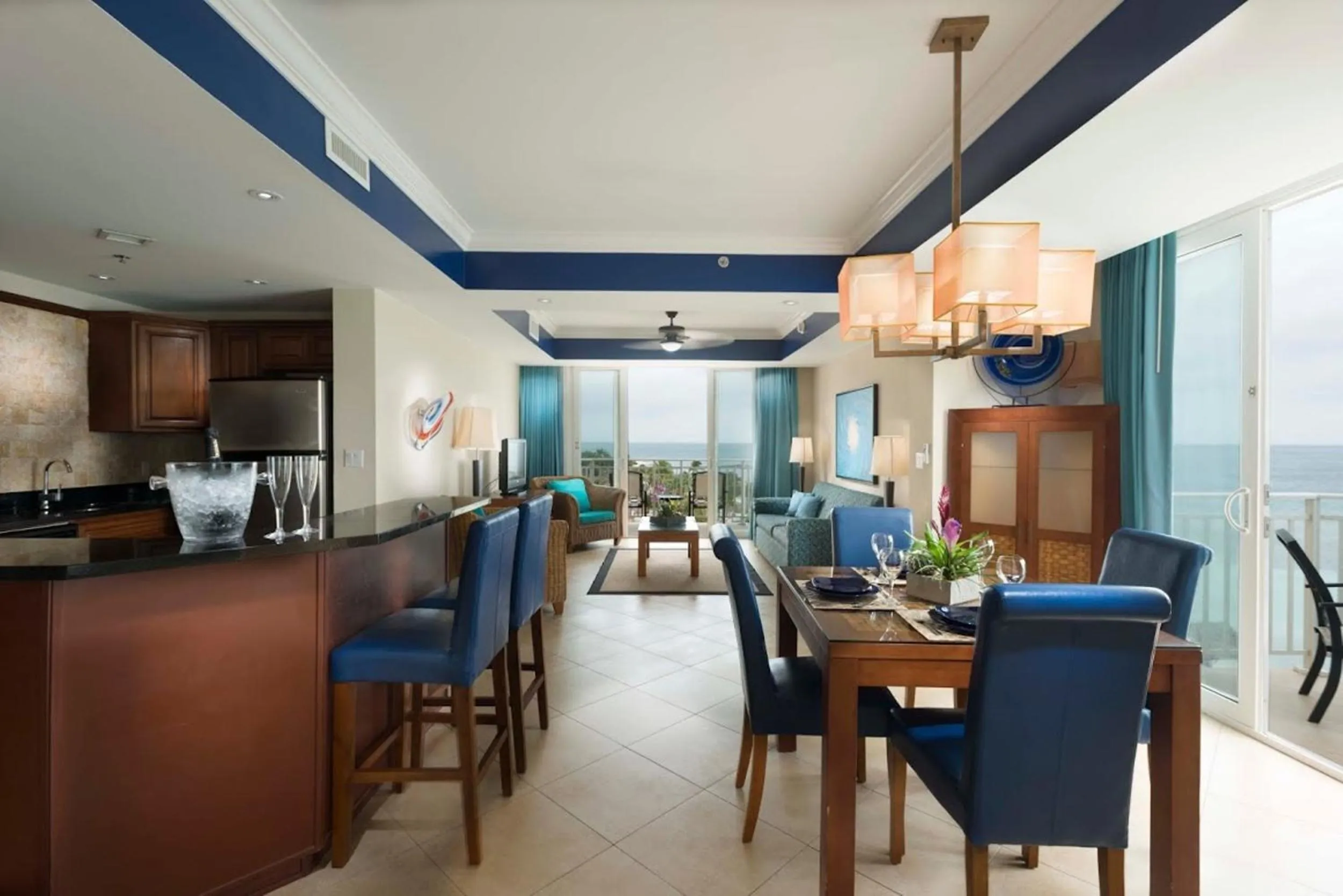 Lounge or bar in Divi Aruba Phoenix Beach Resort