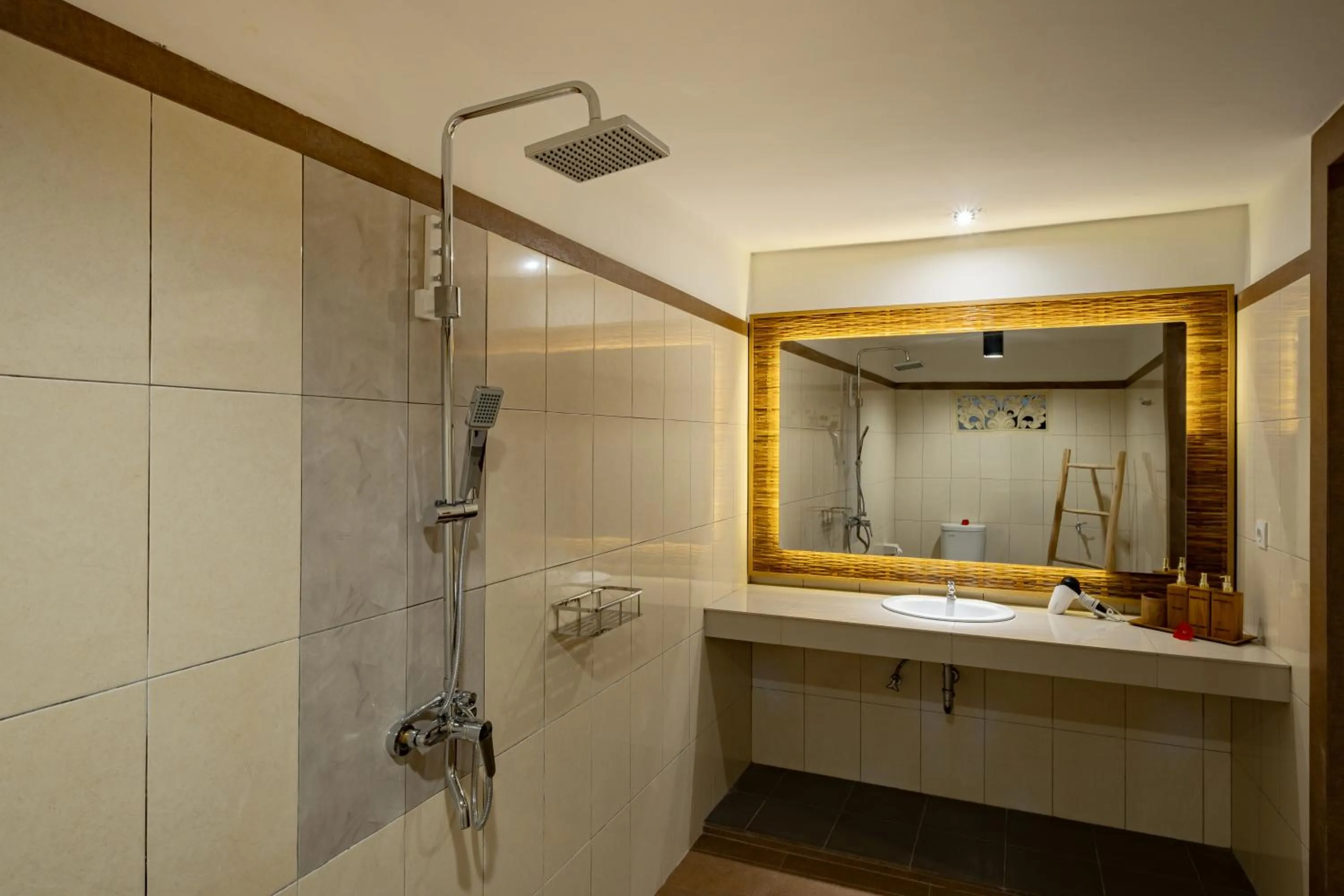 Shower in Villa Wananta