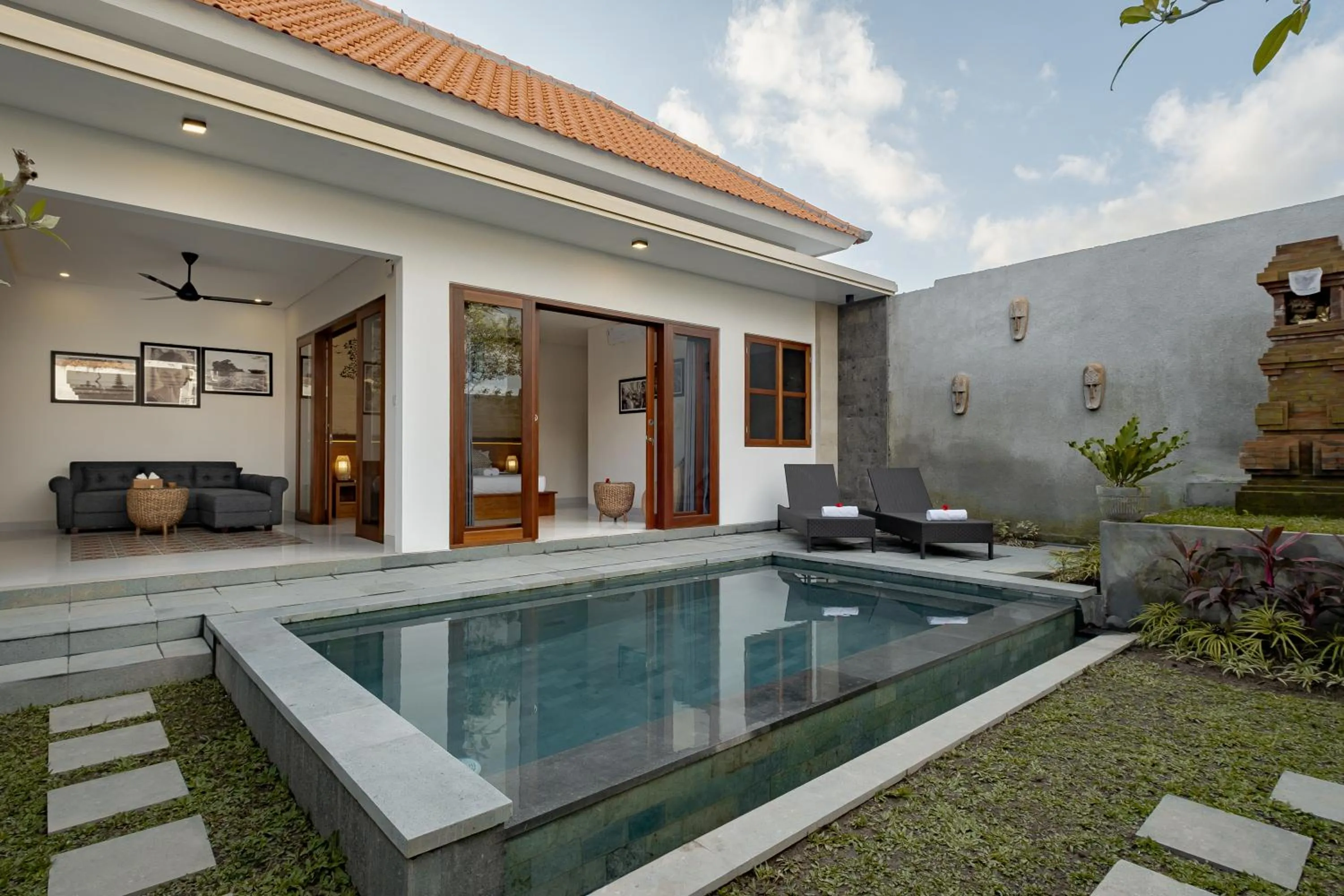 Property building in Villa Wananta