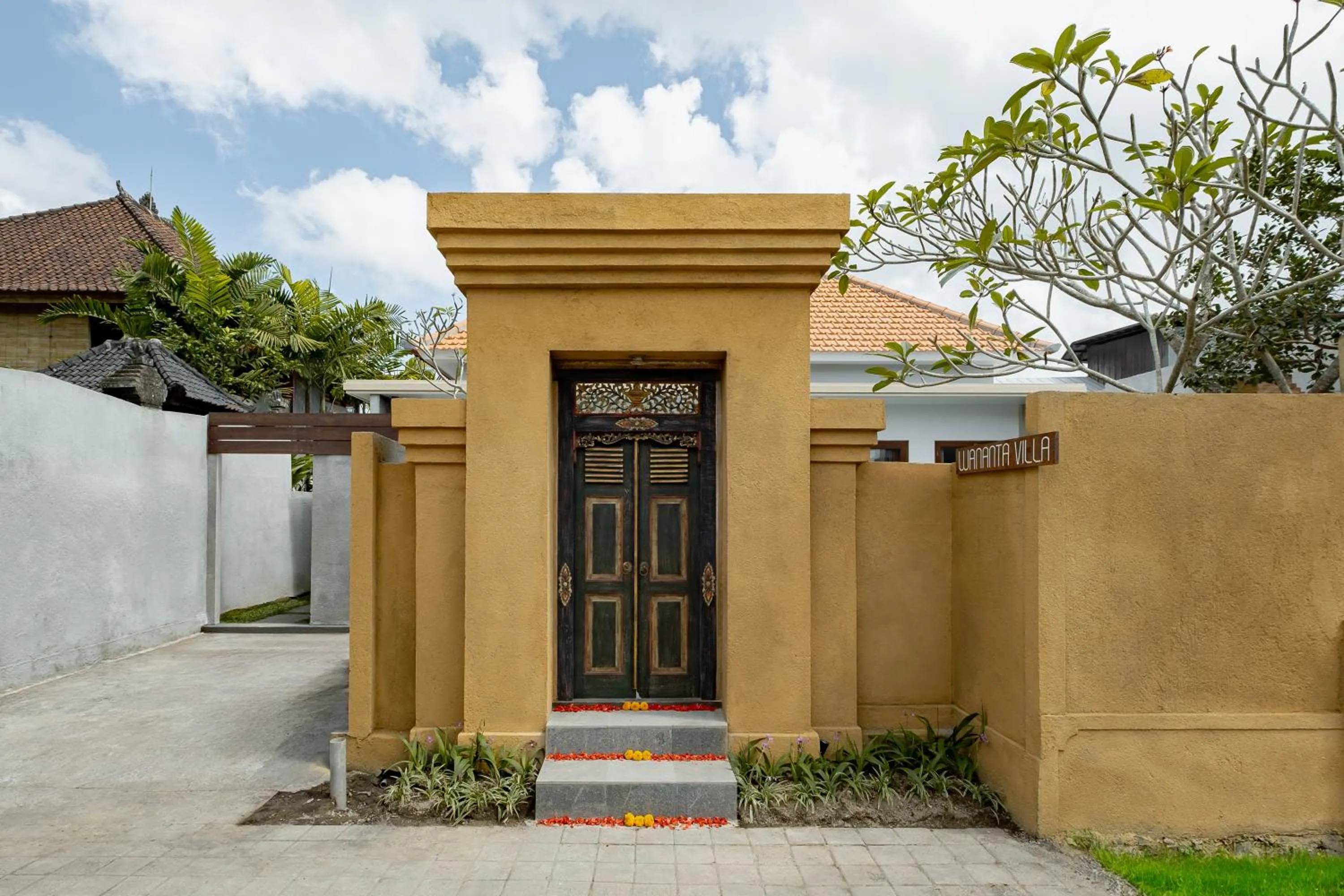 Property building in Villa Wananta