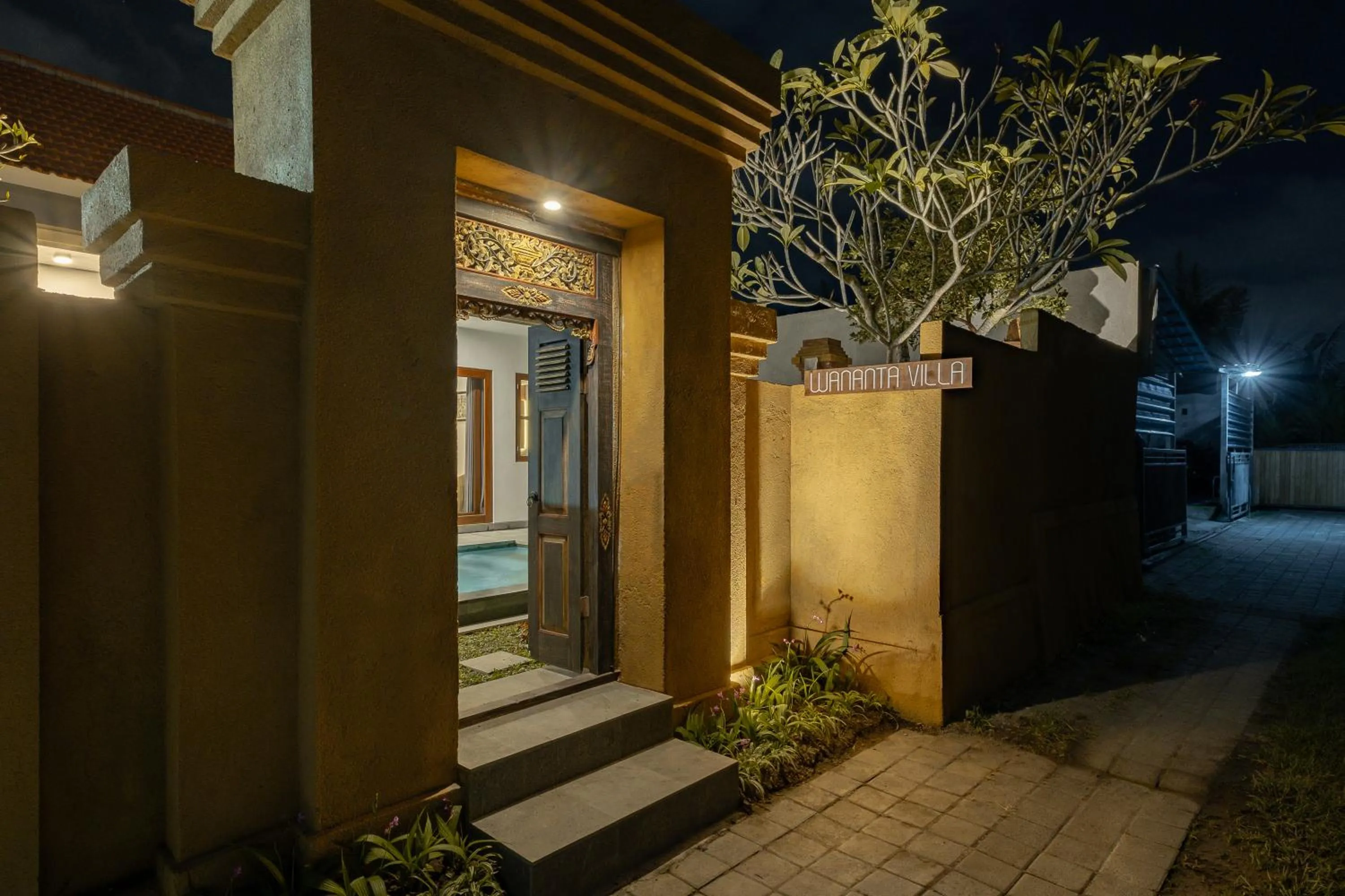 Property building in Villa Wananta